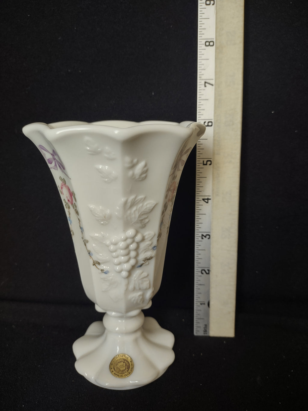 Vintage Westmoreland Milk Glass Vase Roses Ribbons (lot 2670c)