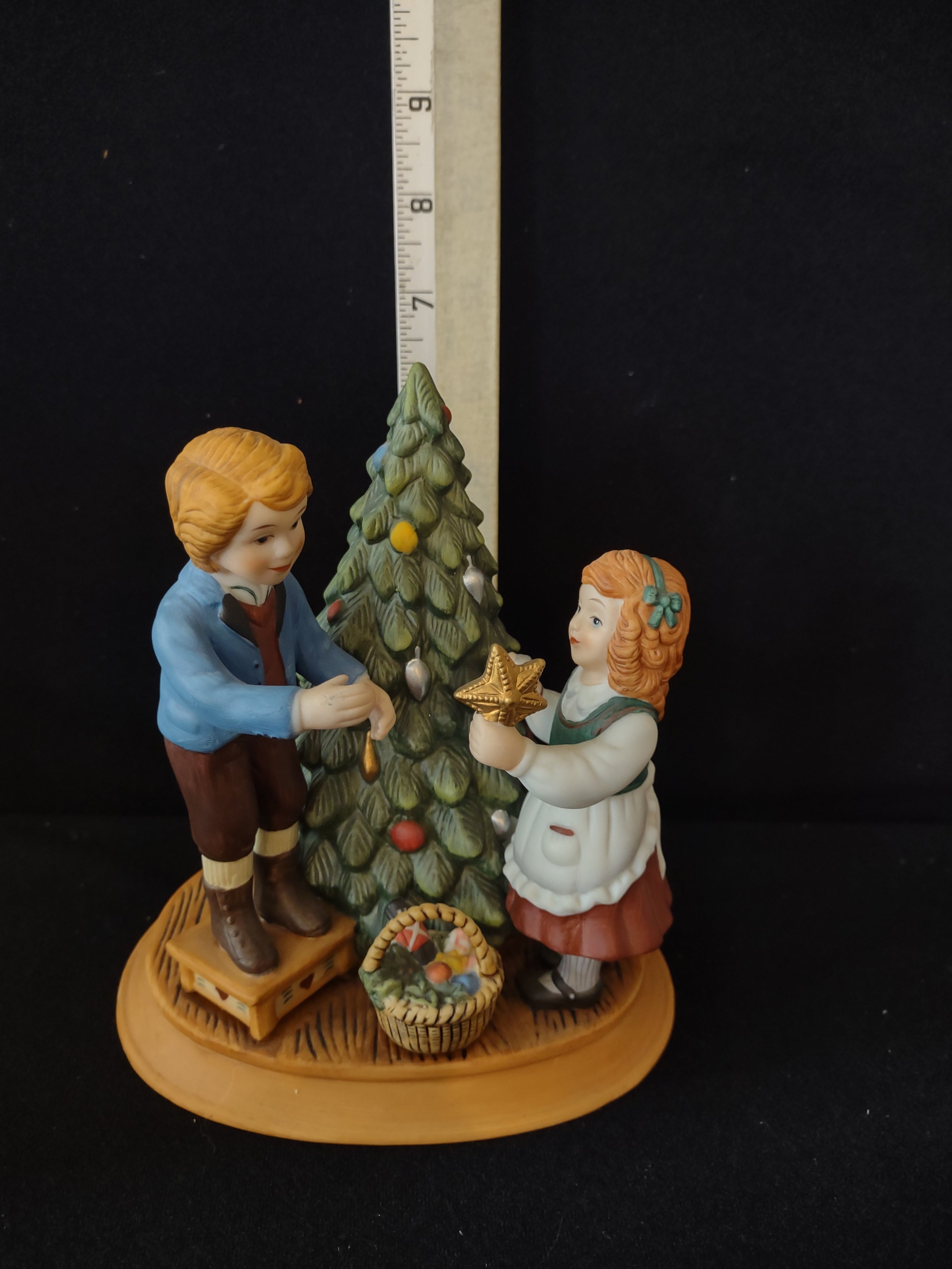Avon Christmas Tree Memories 1982 Keeping Traditions Boy Girl (Lot 3609)