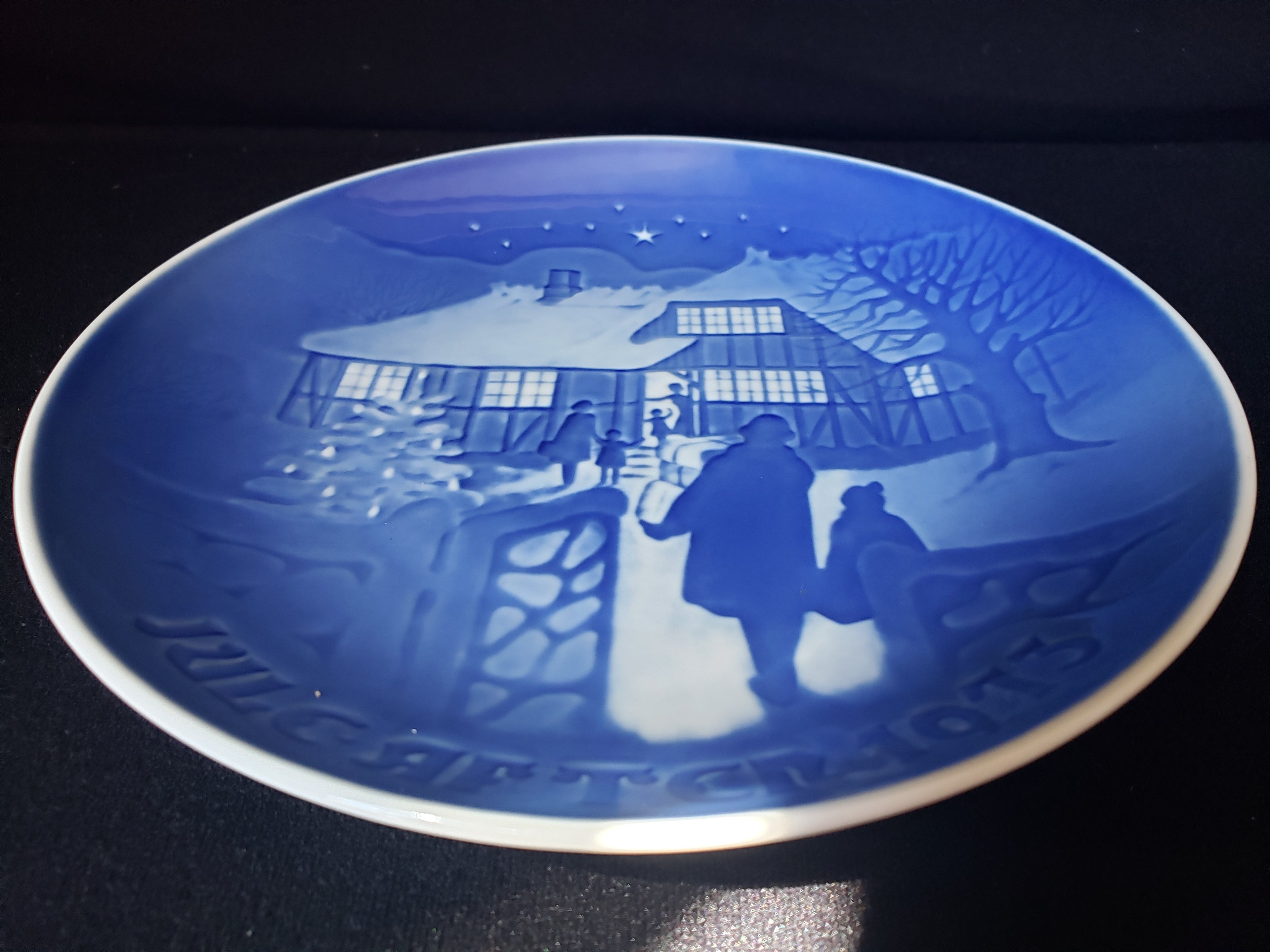 B & G Copenhagen Porcelain Wall Plate Country Christmas (lot 2196)