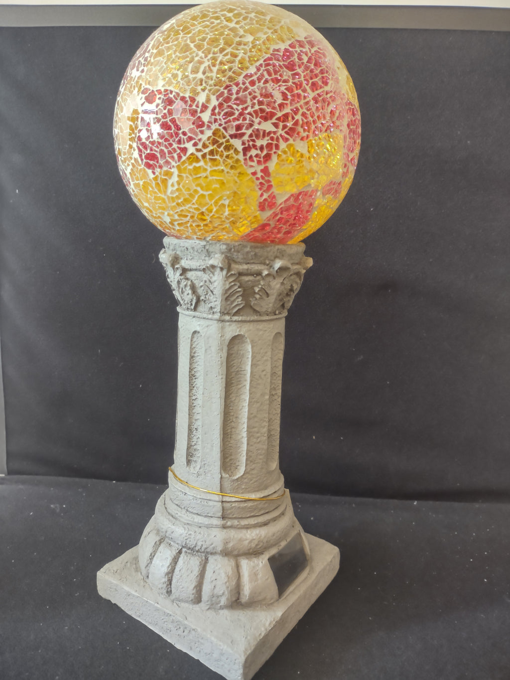 Mosaic Stained Glass Solar Powered Crackled Ball On Pedestal (Lot 3493)