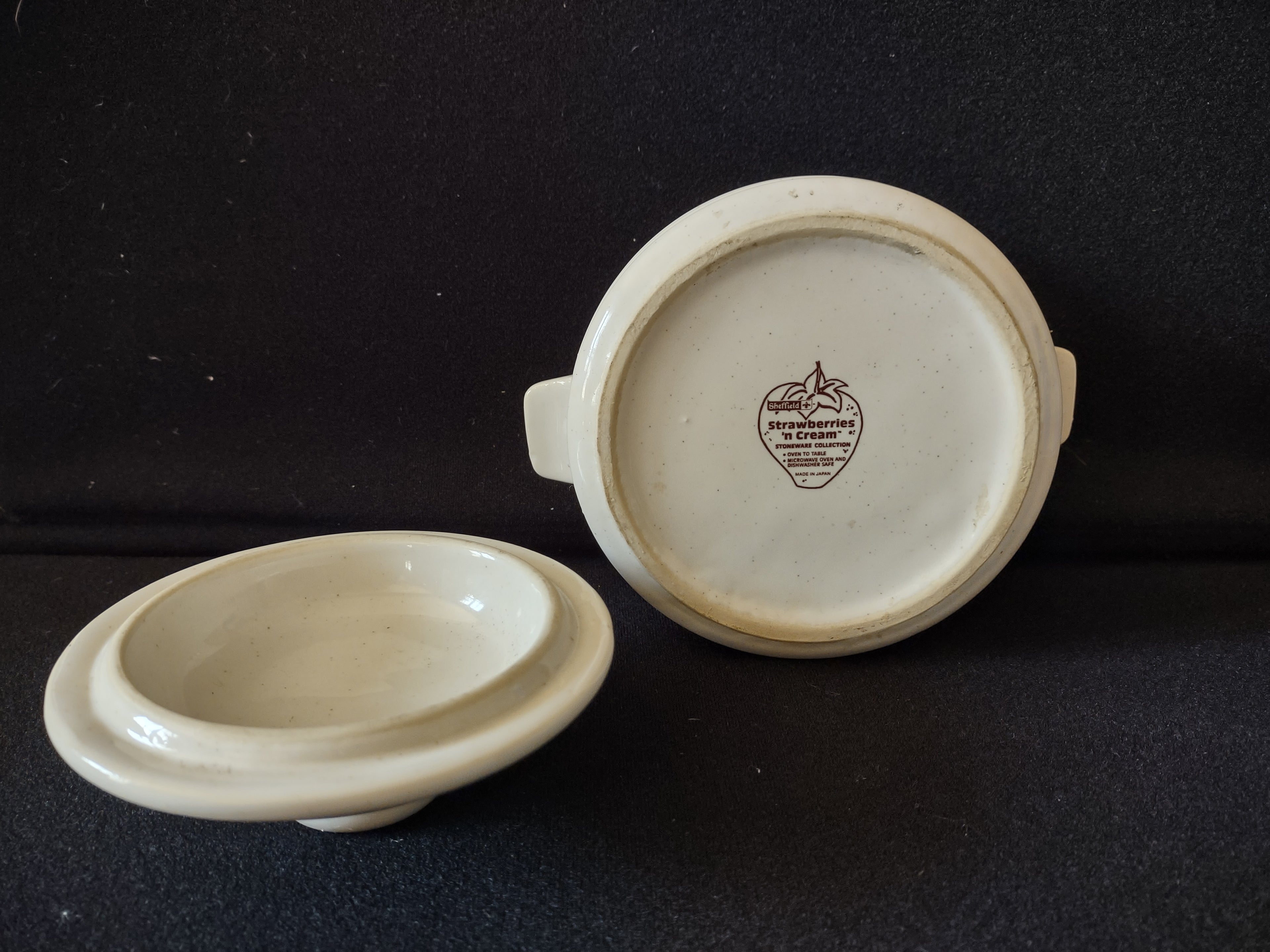 Vintage Sheffield Strawberries'n Cream Stoneware Sugar Bowl (lot 5395)