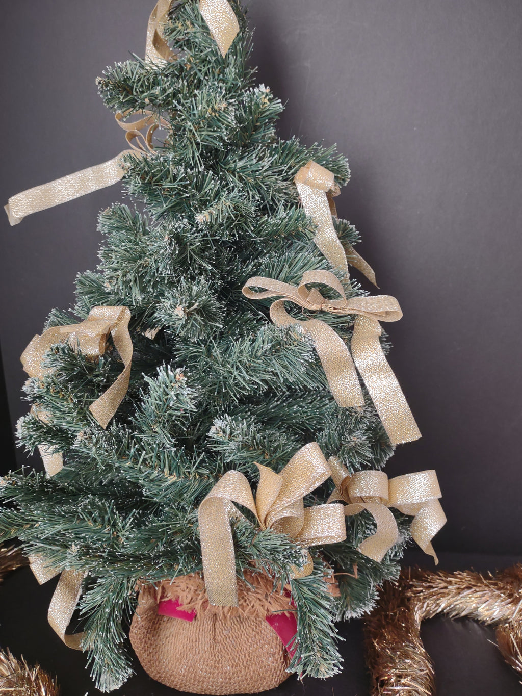 Christmas Holiday Small 20" Tree Gold Garland (lot 1284)