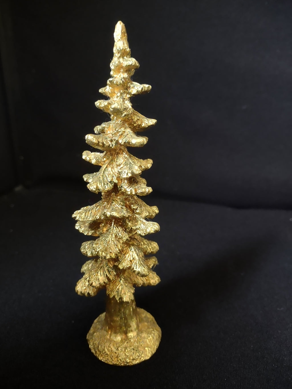 Christmas Decor Santa and Golden Christmas Tree 6" (lot 1718)