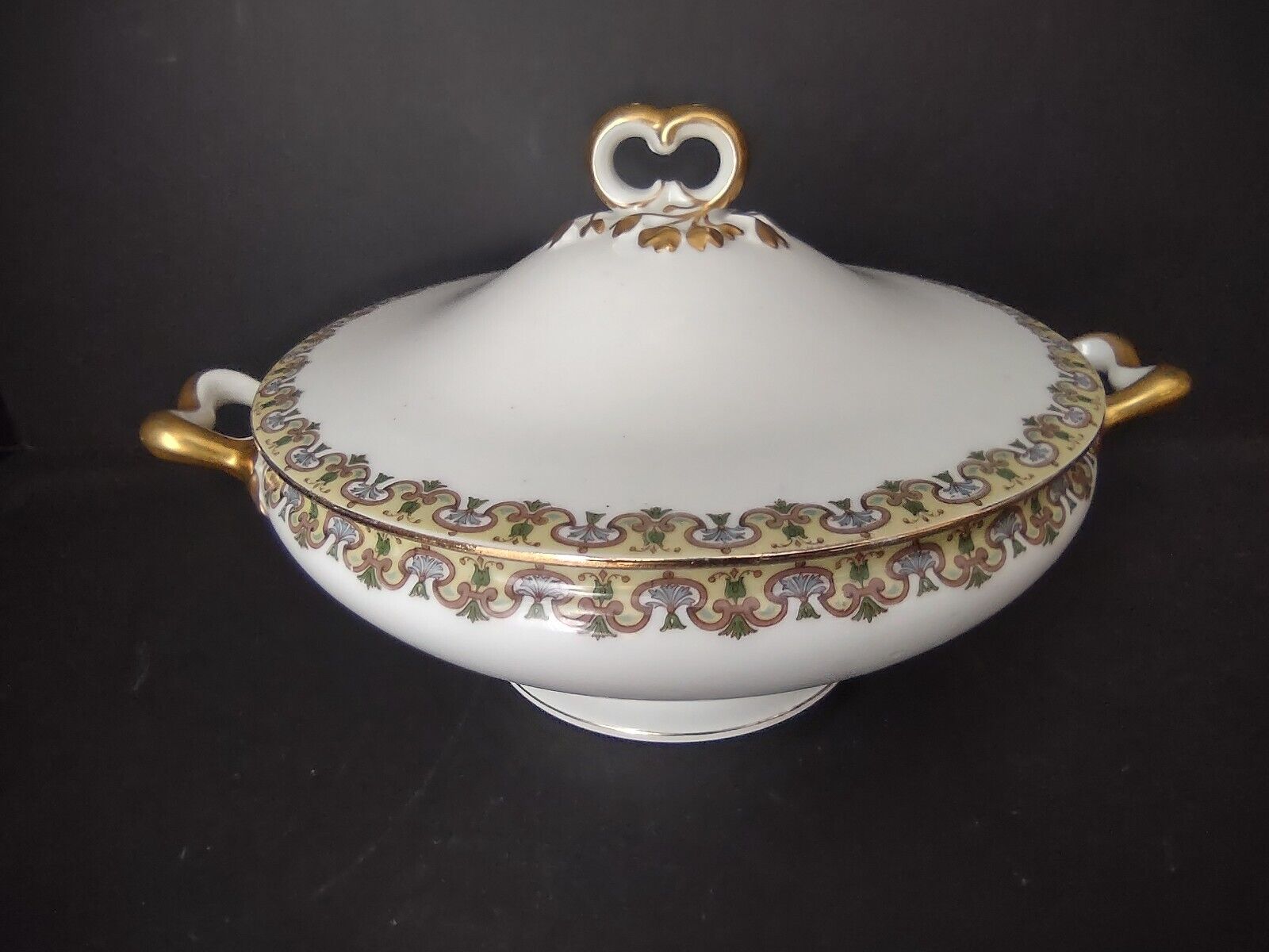 Wm Guerin France Limoges Round Soup Tureen Yellow Gold Trim (lot 532)