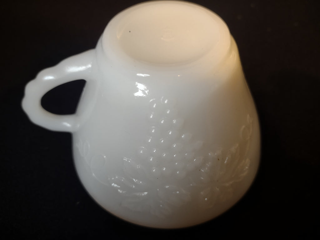 Anchor Hocking Milk Glass set of 7 Cups for Punch Bowl Gold Trim (lot 2566c)