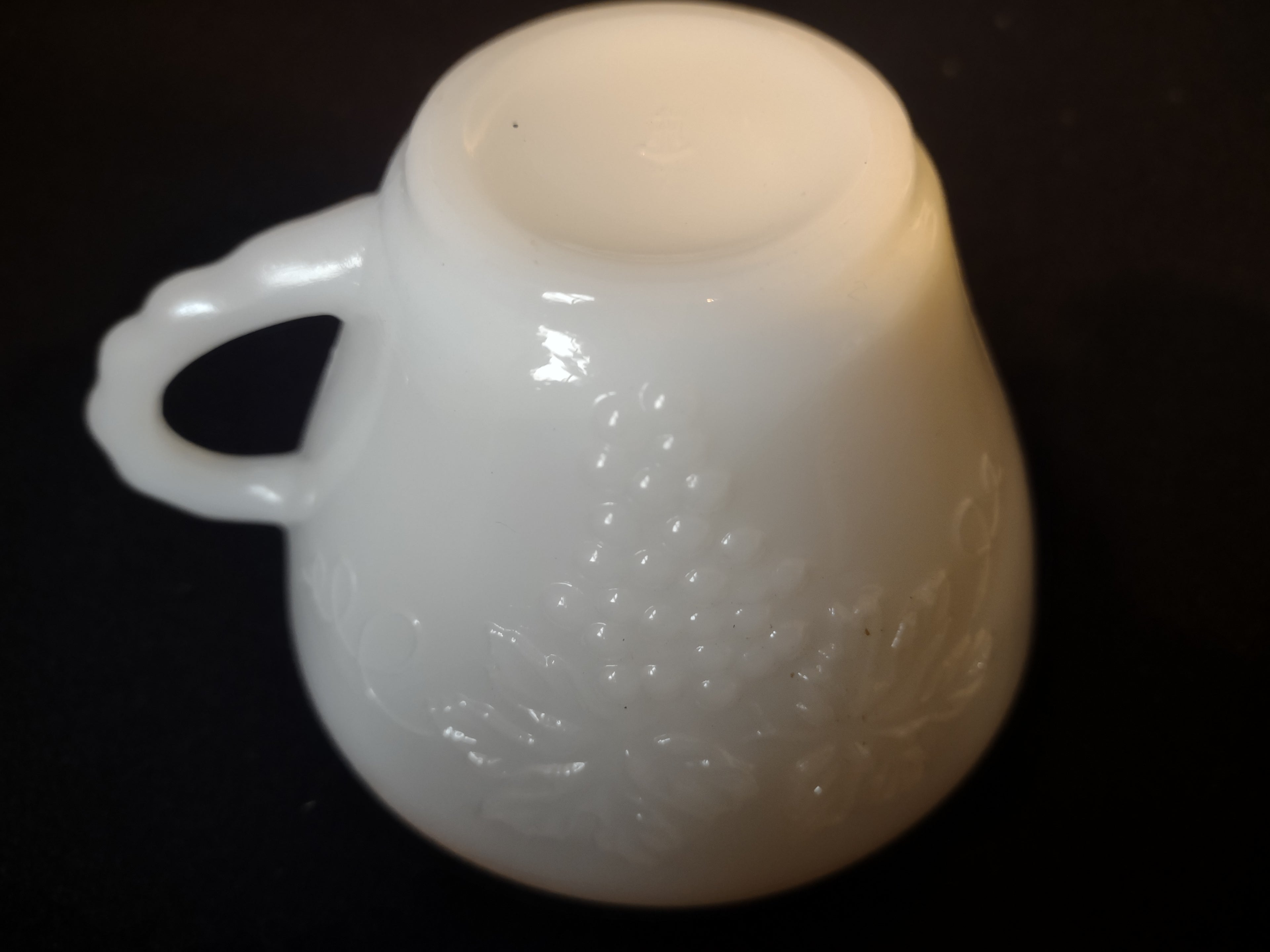 Anchor Hocking Milk Glass set of 7 Cups for Punch Bowl Gold Trim (lot 2566c)