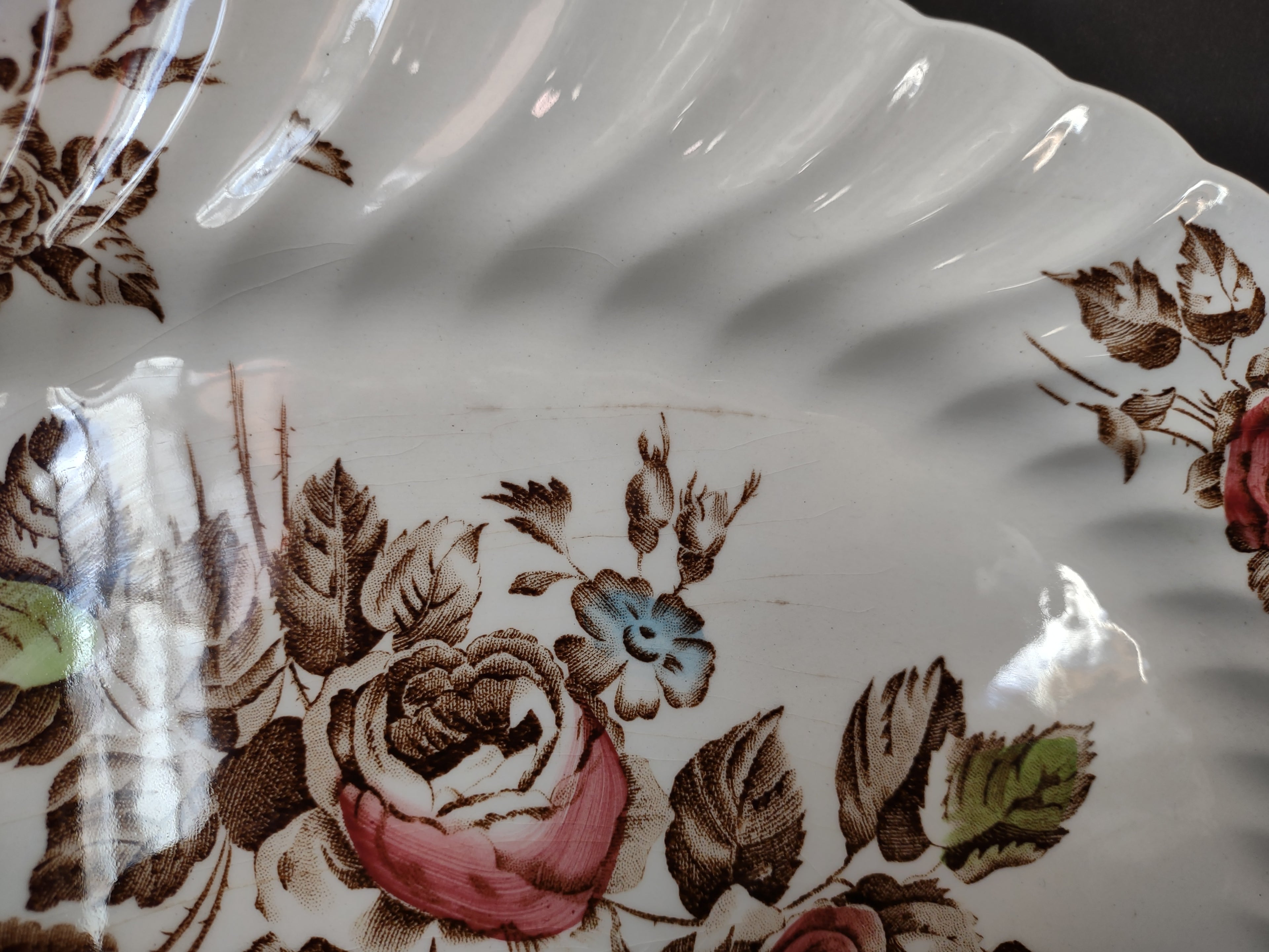Johnson Brothers Staffordshire Bouquet Serving Platter CRAZING (lot 5597)
