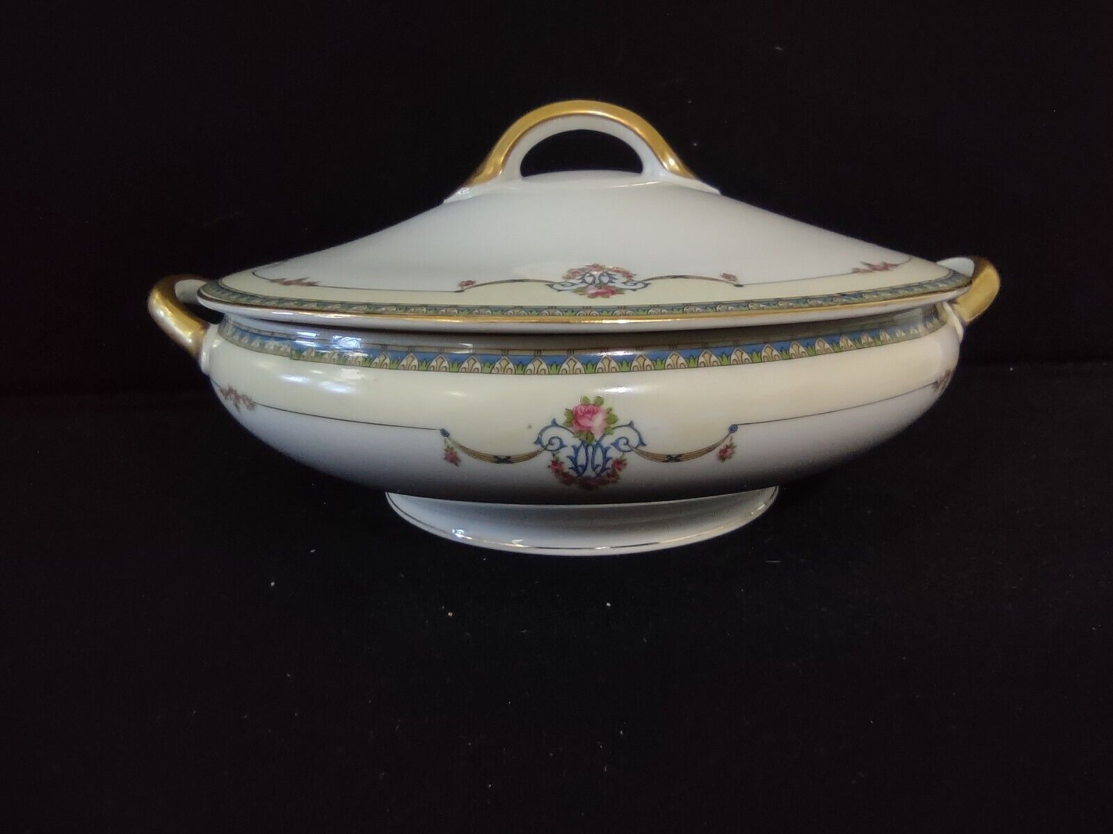 Noritake Laureate Round Covered Vegetable Soup Tureen Dish Gold Trim (lot 302)