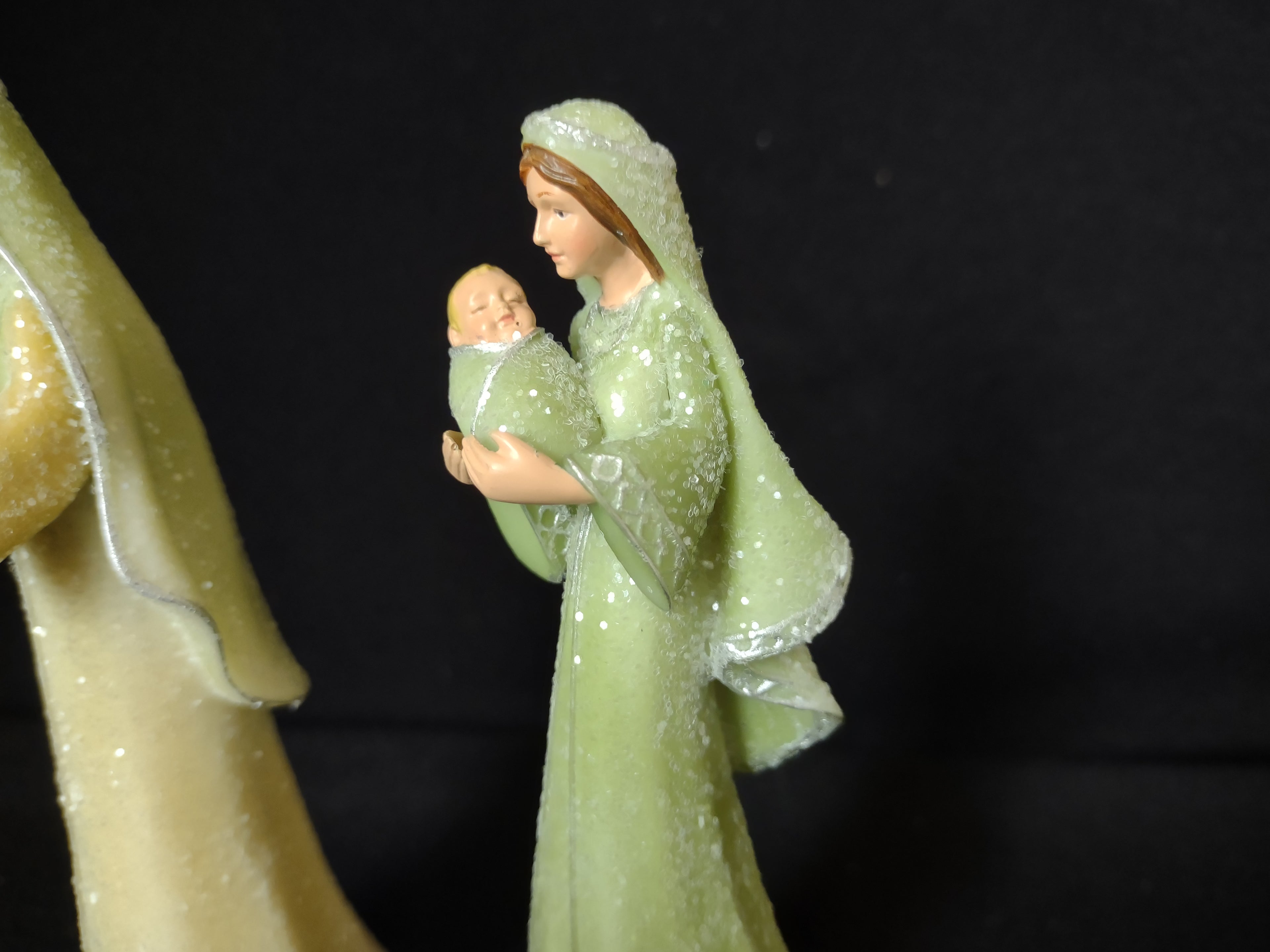 Christmas Nativity Hawthorne Village Joseph Mary Baby Jesus Figurine (lot 2287)