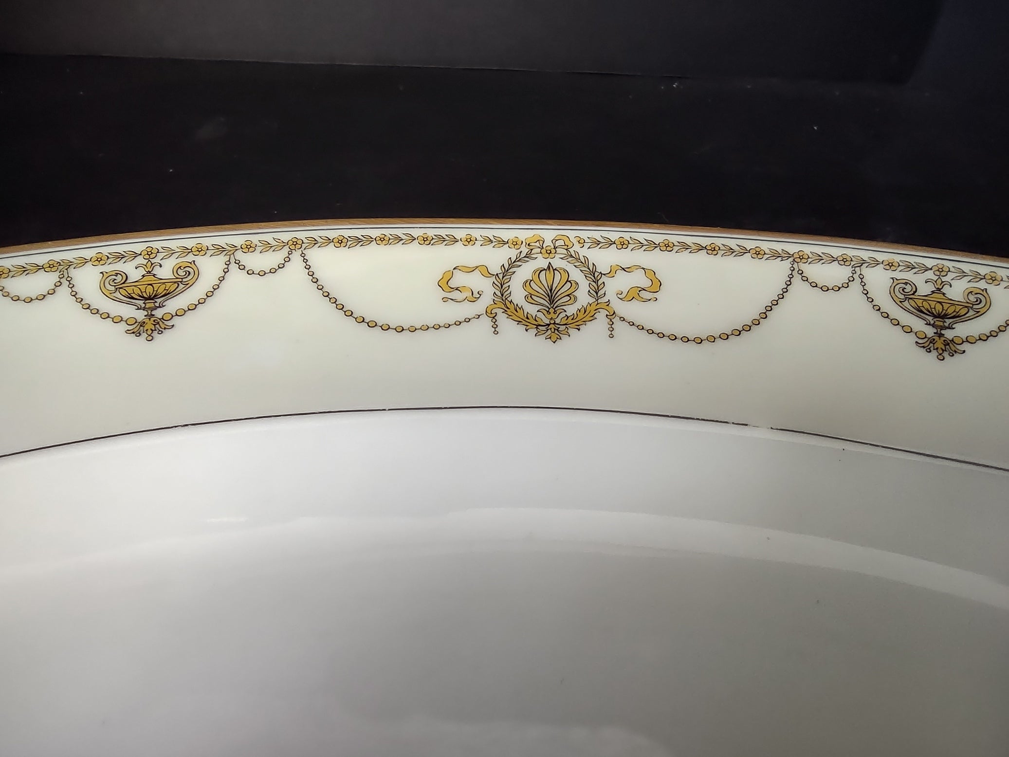 Haviland Limoges Pilgrin Eugenie Serving Platter Yellow Laurel Swag (lot 944)