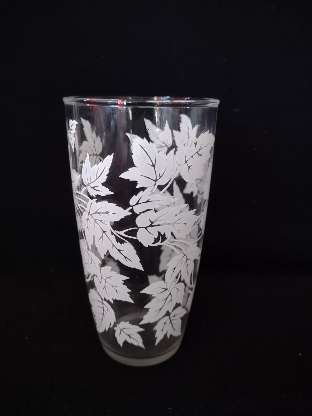 Vintage White Maple Leaves Tumbler Drinking Glass (lot 5176)