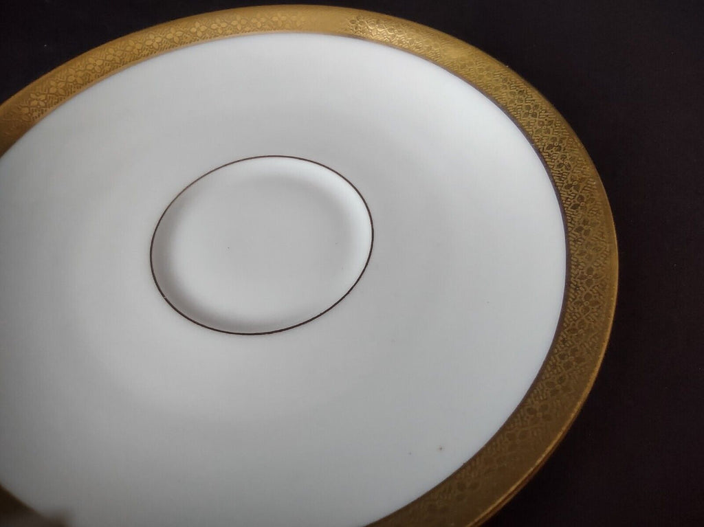 Haviland Limoges France Sophisticated Gold Trim White Teacup & Saucer (lot 656)