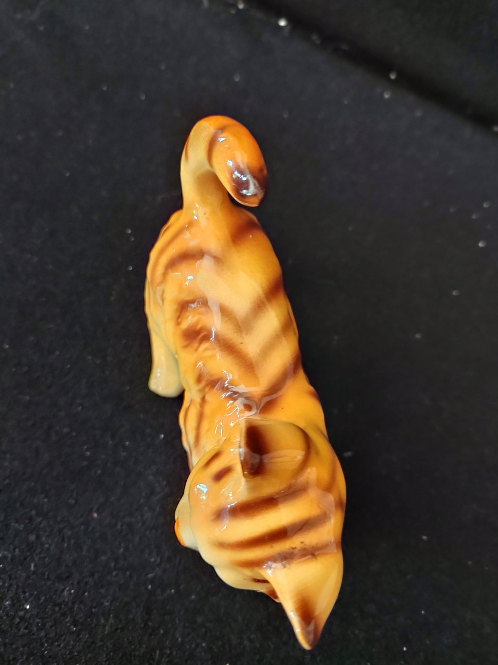 Vintage Hand Painted Porcelain Tabby Cat Collectable Figurine (Lot 3897)