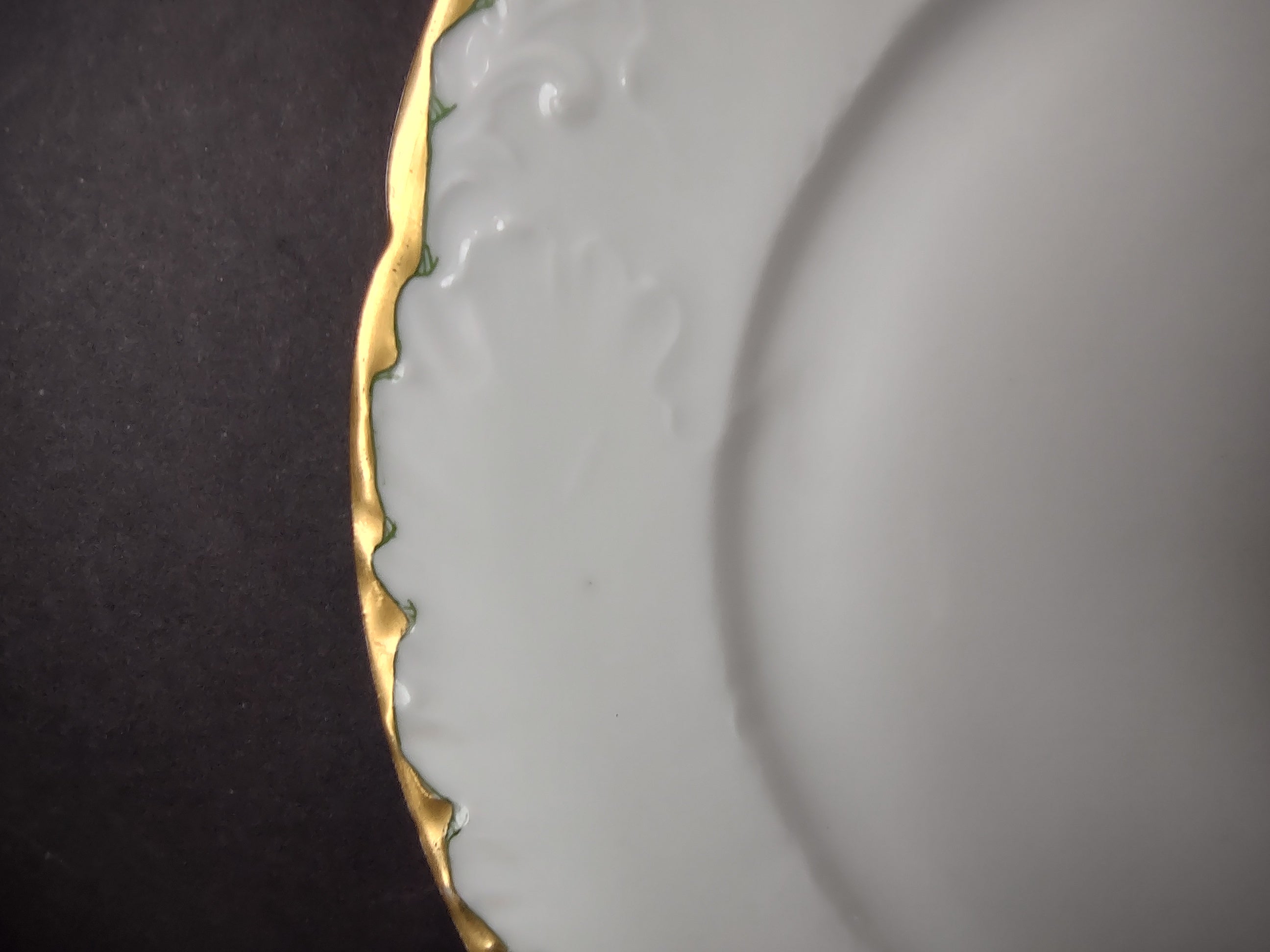 Wm. Guerin Limoges Dinner Plate Gold Trim French Chick Monogramm S (lot 985)