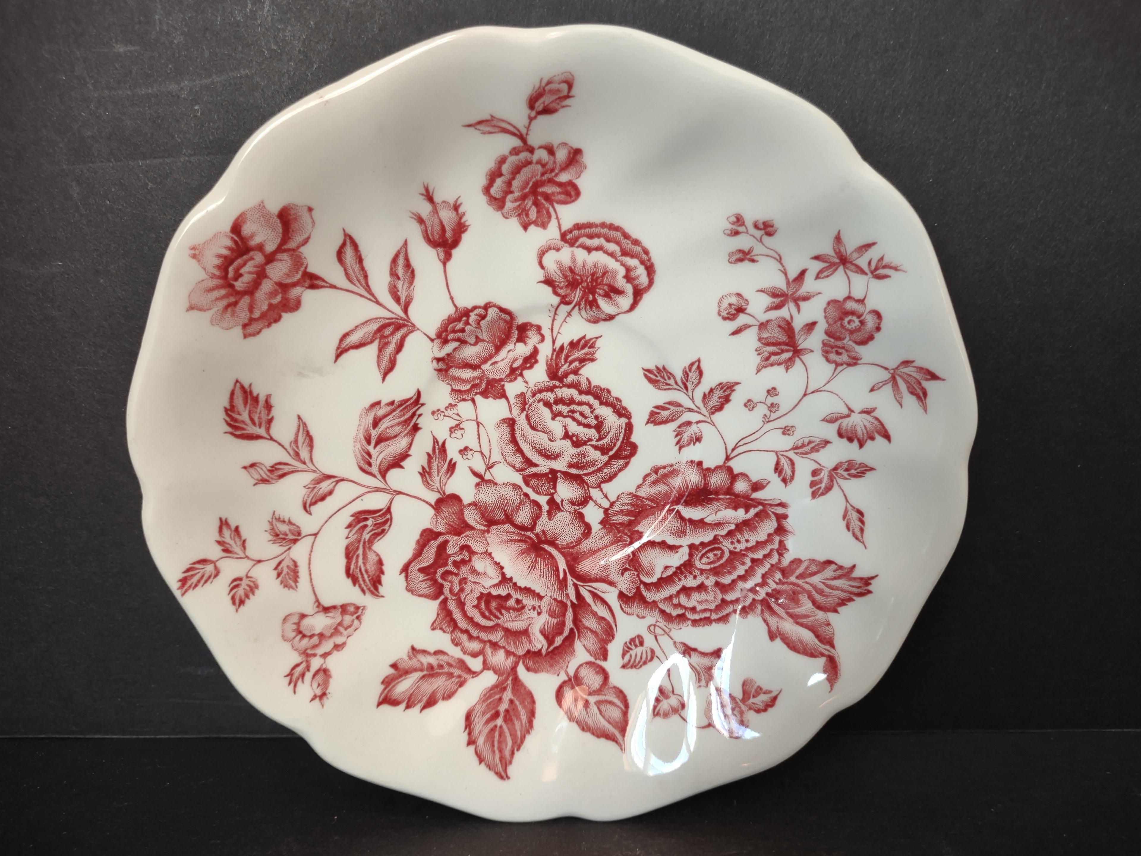Vintage Ironstone Elizabeth Red England Johnson Bros Saucer (lot 5648)