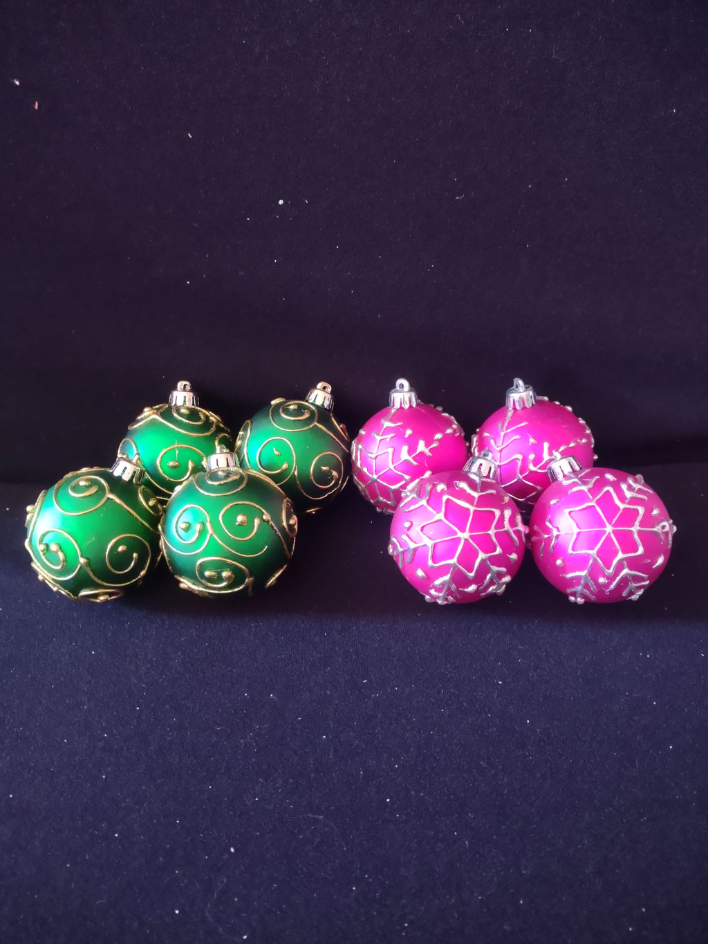 Christmas Ornaments Plastic 4 Green/Gold 4 Fuchsia/Silver 2 1/2" (Lot 4397)