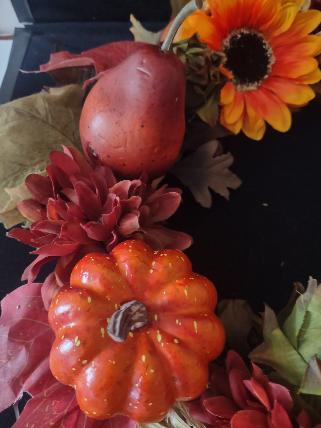 Halloween Thanksgiving/Fall Grape Vine Flowers Pumpkin Fruit Wreath (Lot 3437)