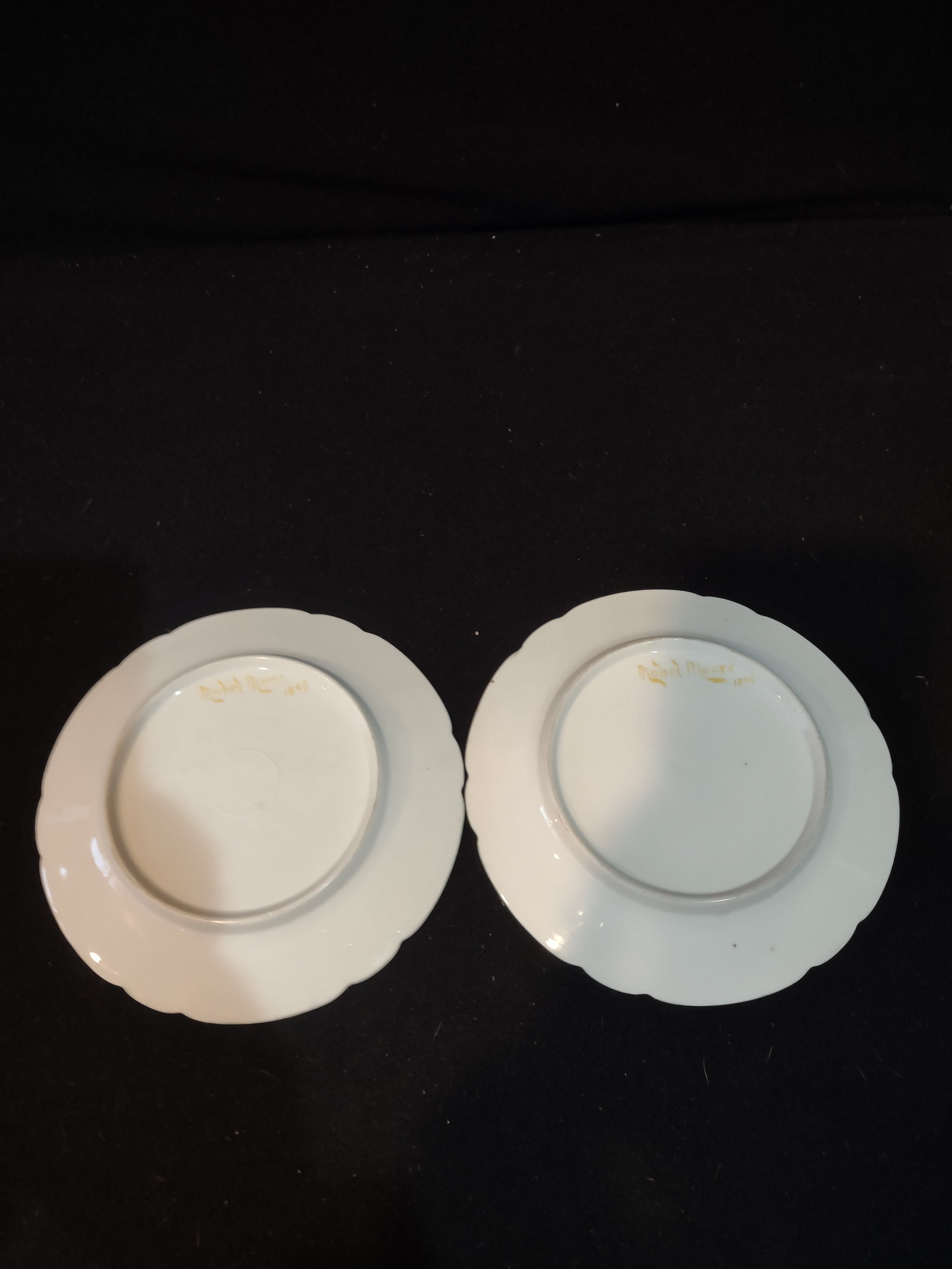 Vintage China 6 " Plate x 2 Floral Pattern Scalloped Green Rim Edge (Lot 5352)
