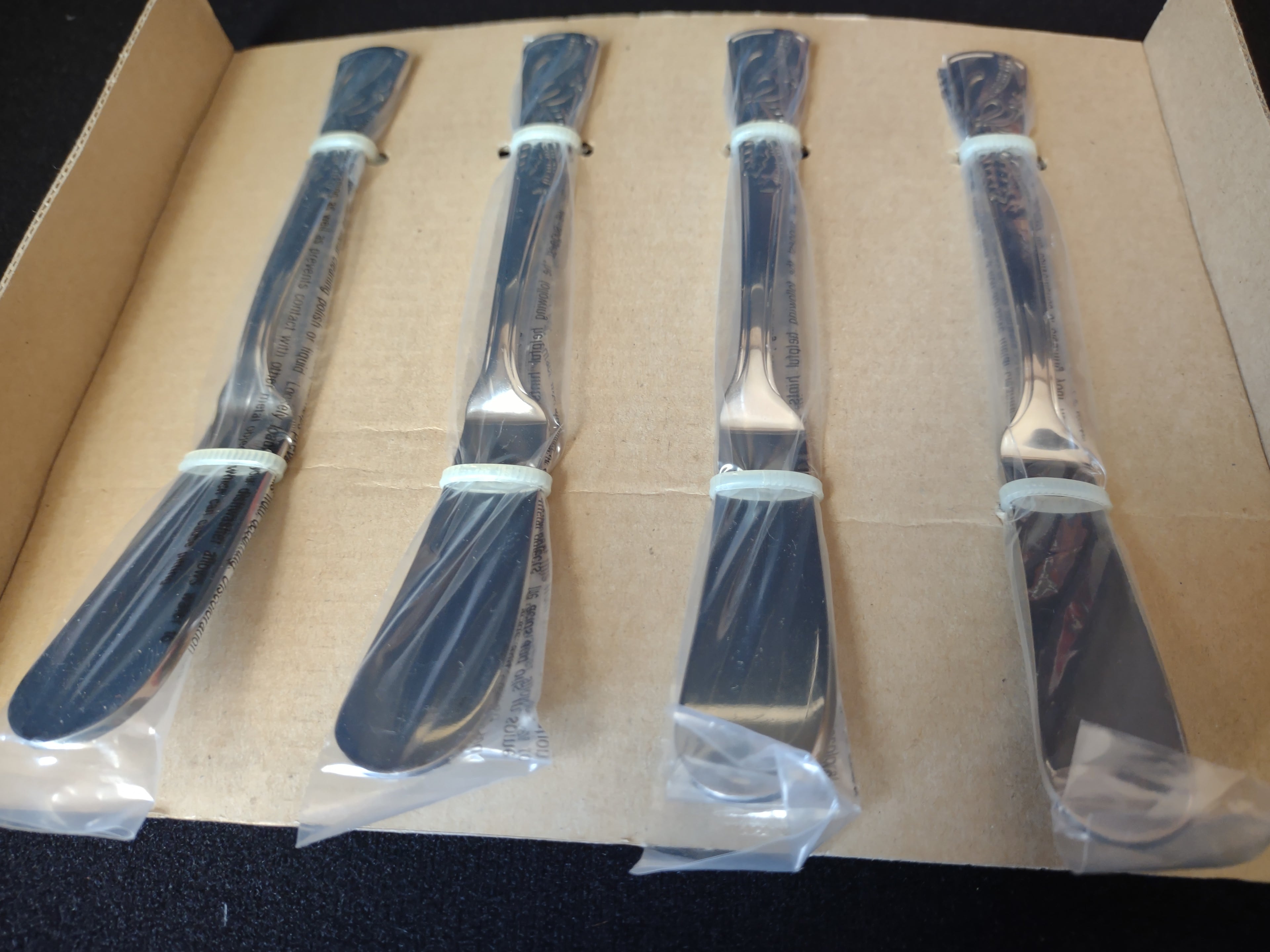 Lenox Christmas Holiday Set of 4 Spreaders (lot 1667)
