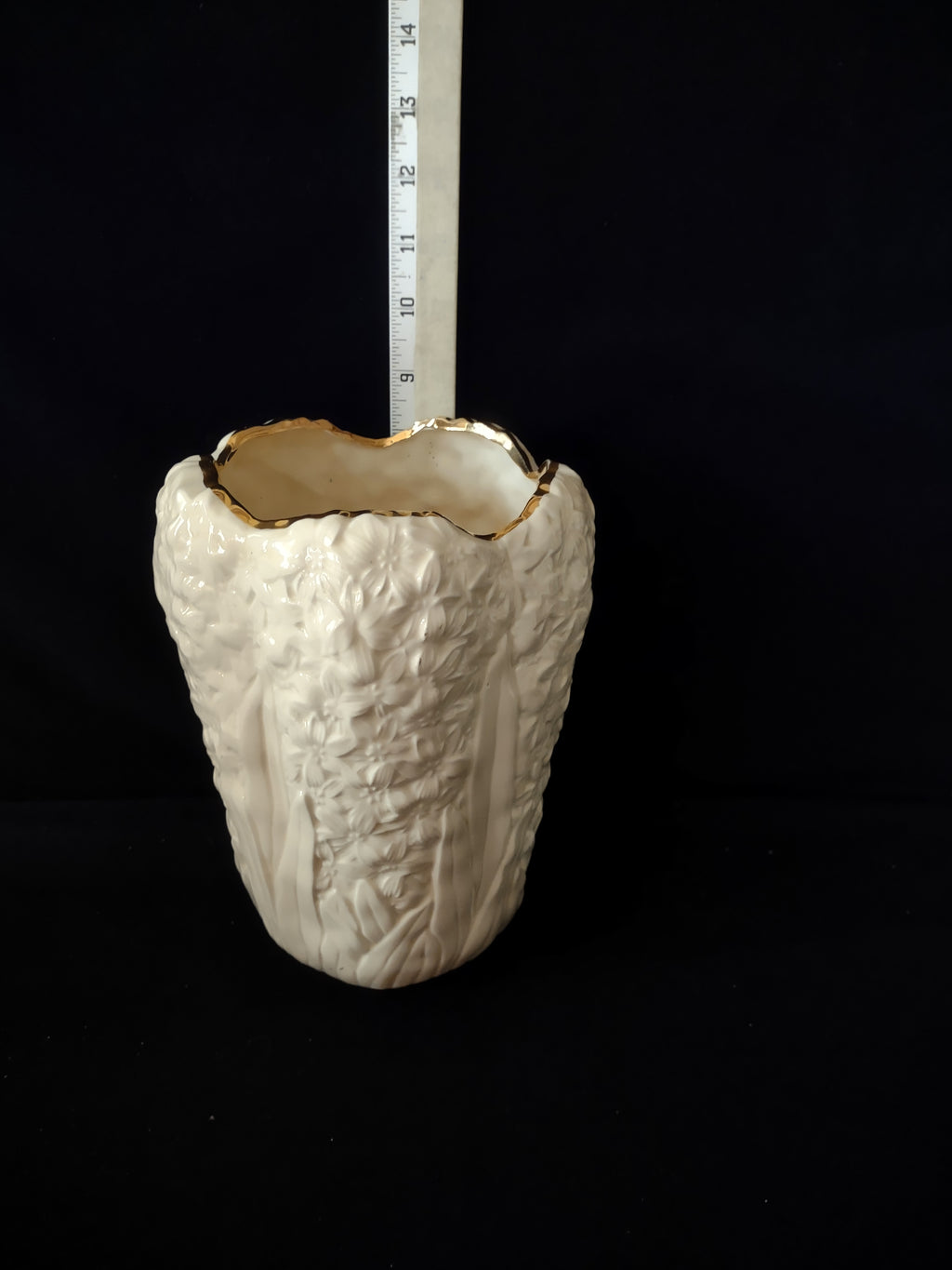 Gold Trim Cream Color 8" Hyacinth Design Vase (Lot 3141)