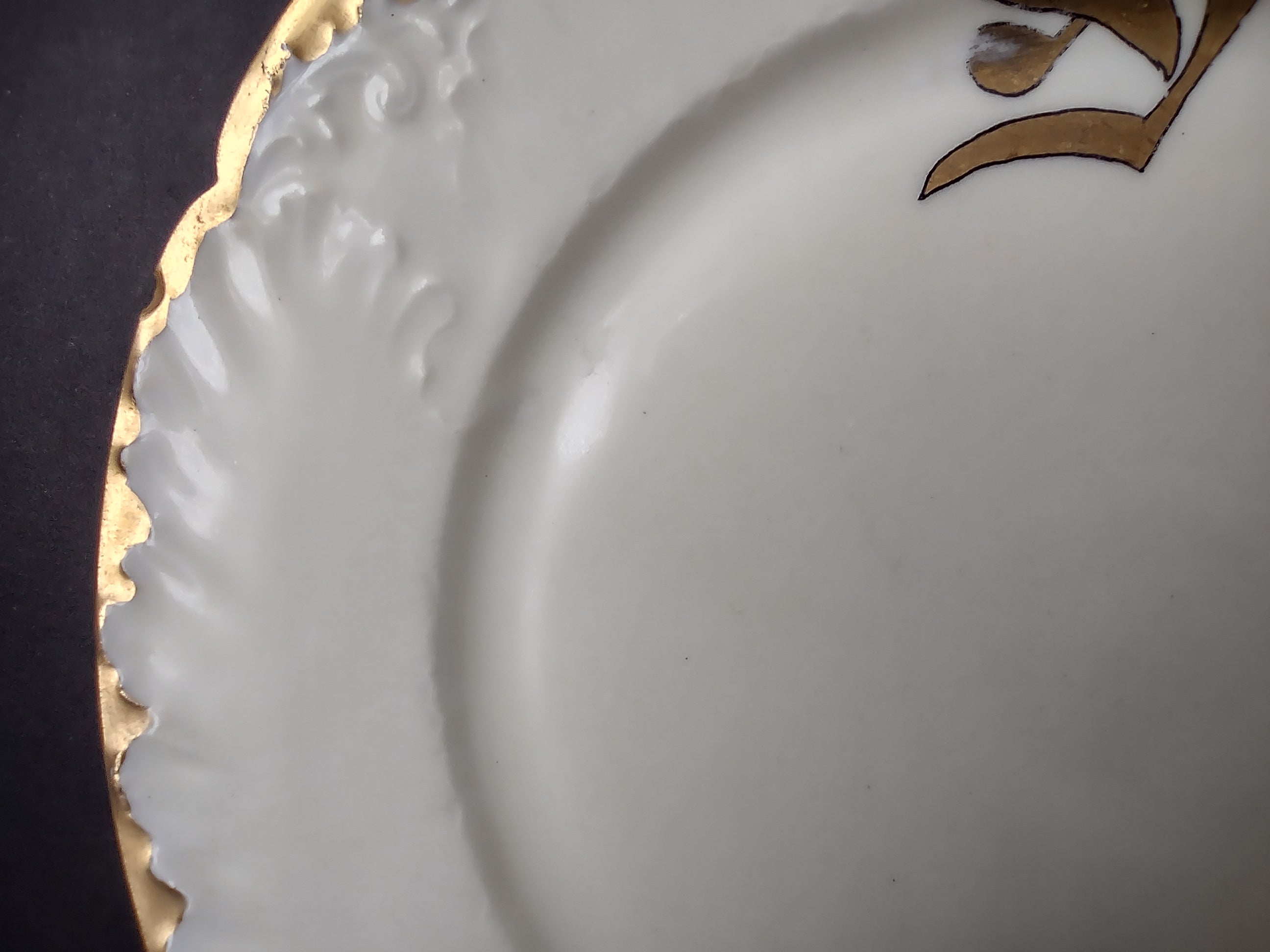 Wm. Guerin Limoges Dinner Plate Gold Trim French Chick Monogramm S (lot 986)