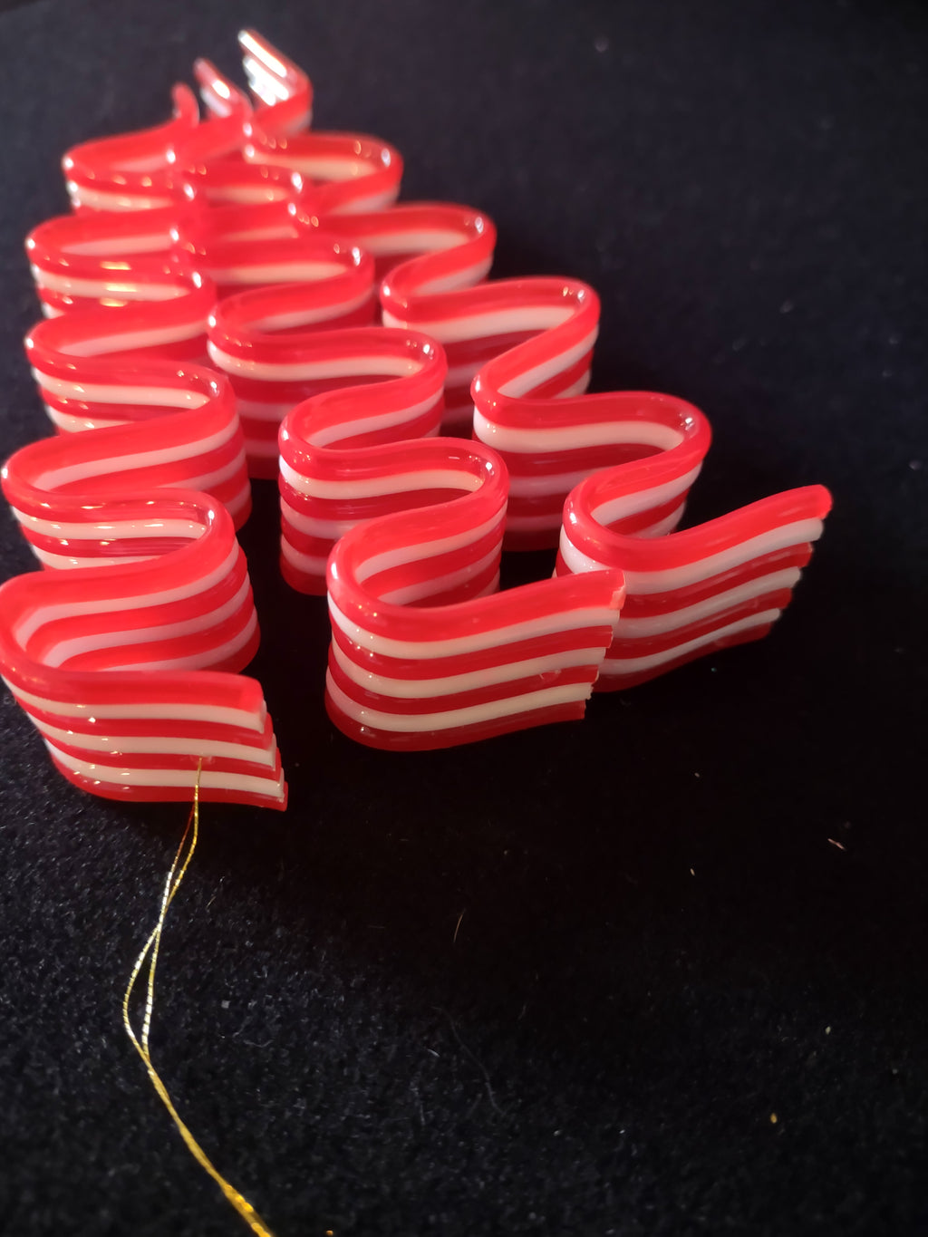Christmas Red White Candy Ribbon Ornaments Six 7" Eight 6" (Lot 4577)