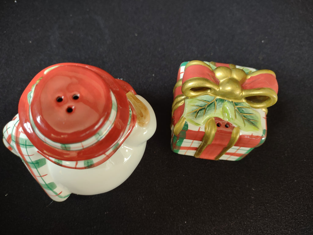 Fitz and Floyd Christmas Salt and Pepper Plaid Snowman Shakers (lot 1521)