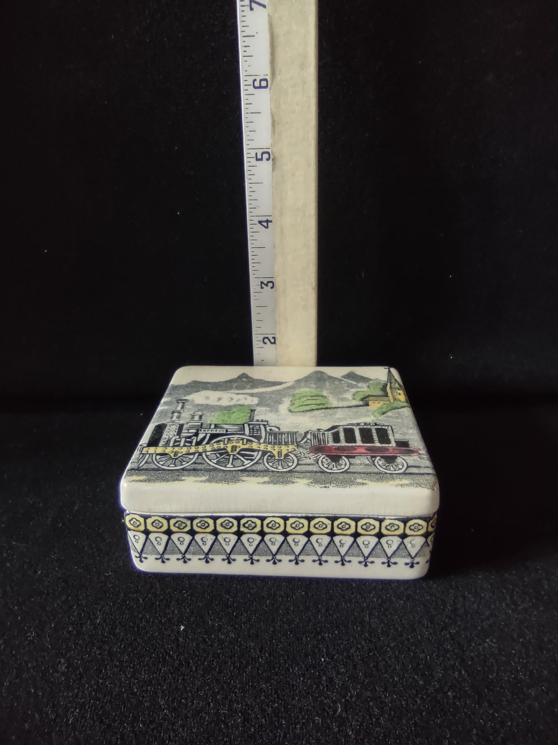 Vintage Ceramic Lidded Keepsake Box Railway B & B Steam Engine England (Lot 5809