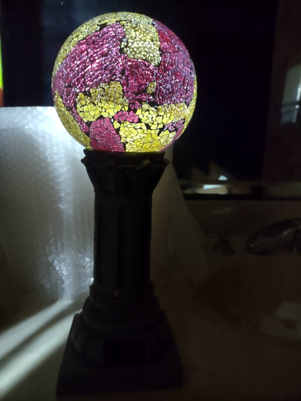 Mosaic Stained Glass Solar Powered Crackled Ball On Pedestal (Lot 3493)