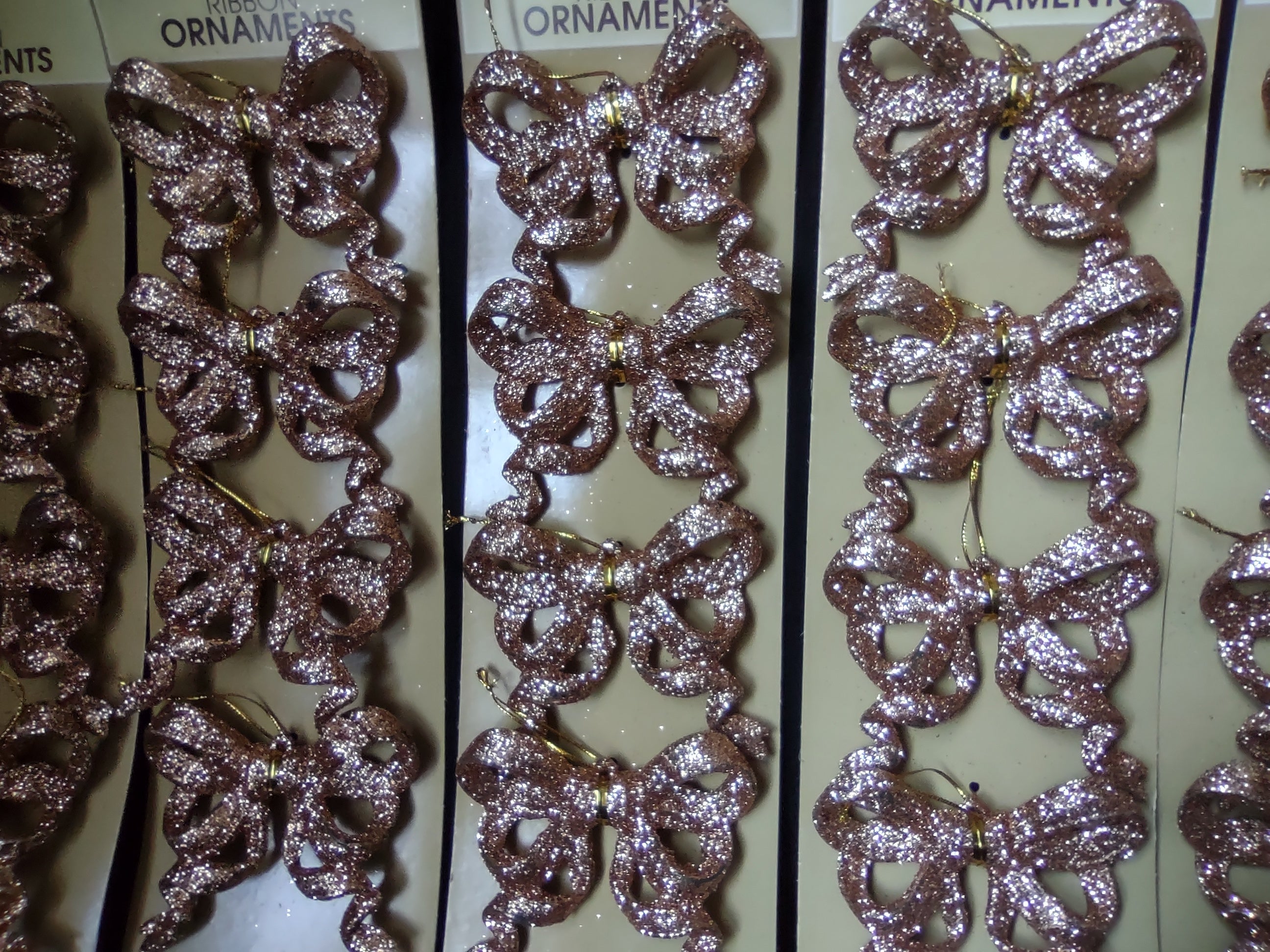 Lot of 20 Christmas Golden Ribbon Ornament (lot 1560)
