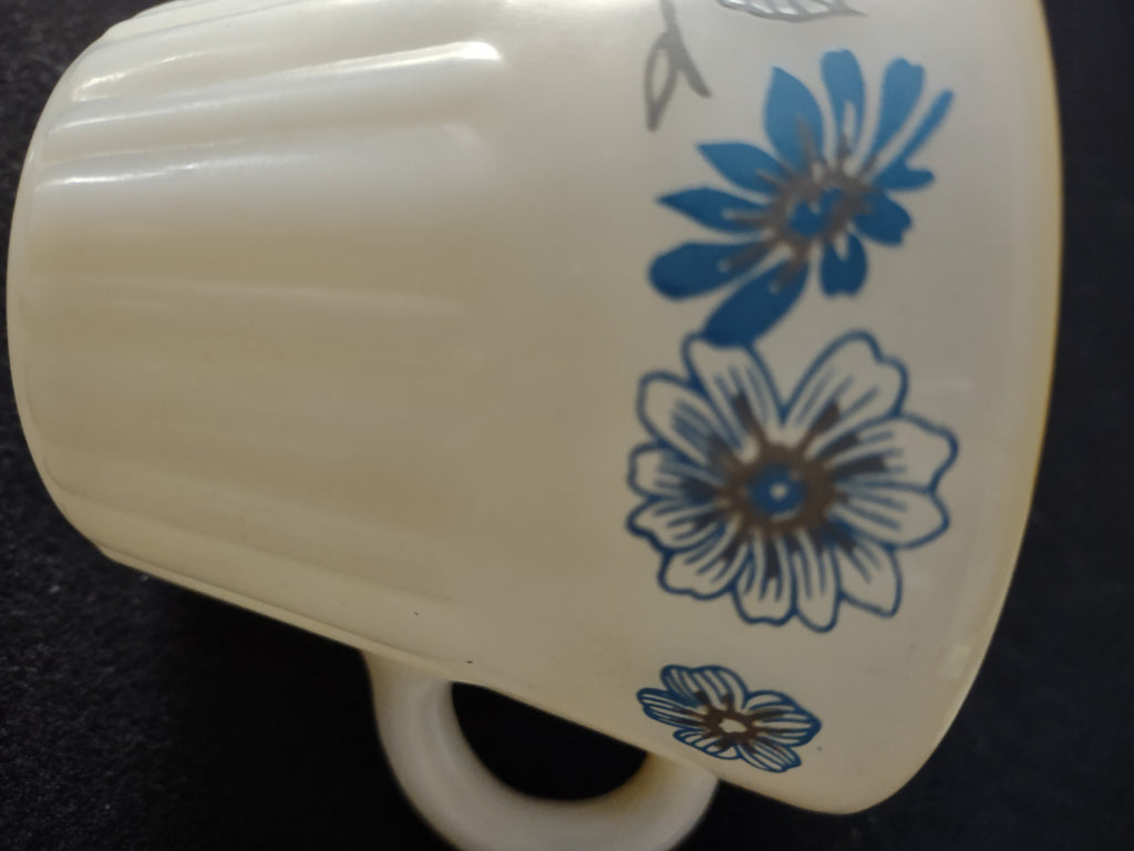 Vintage Termocrisa Coffee Tea Cup x 2 Blue Flower Milk Glass Gold Trim (Lot 5119