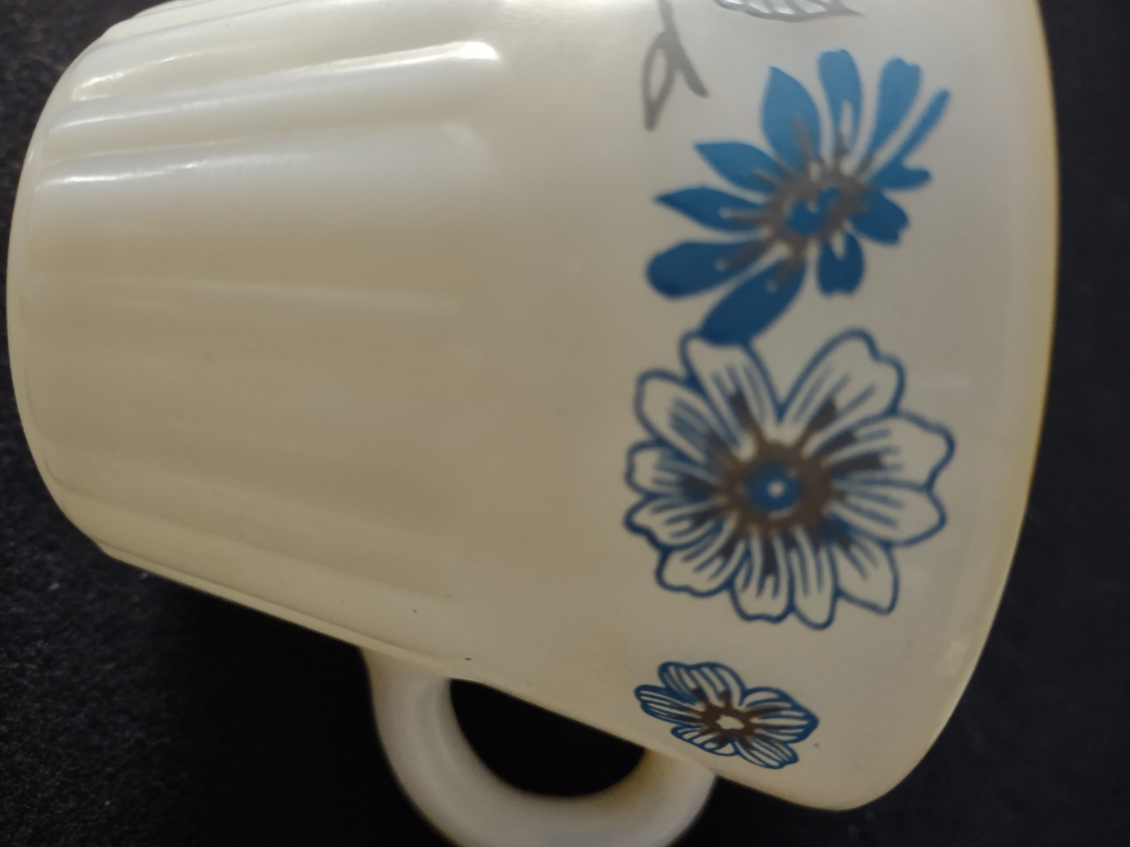 Vintage Termocrisa Coffee Tea Cup x 2 Blue Flower Milk Glass Gold Trim (Lot 5119