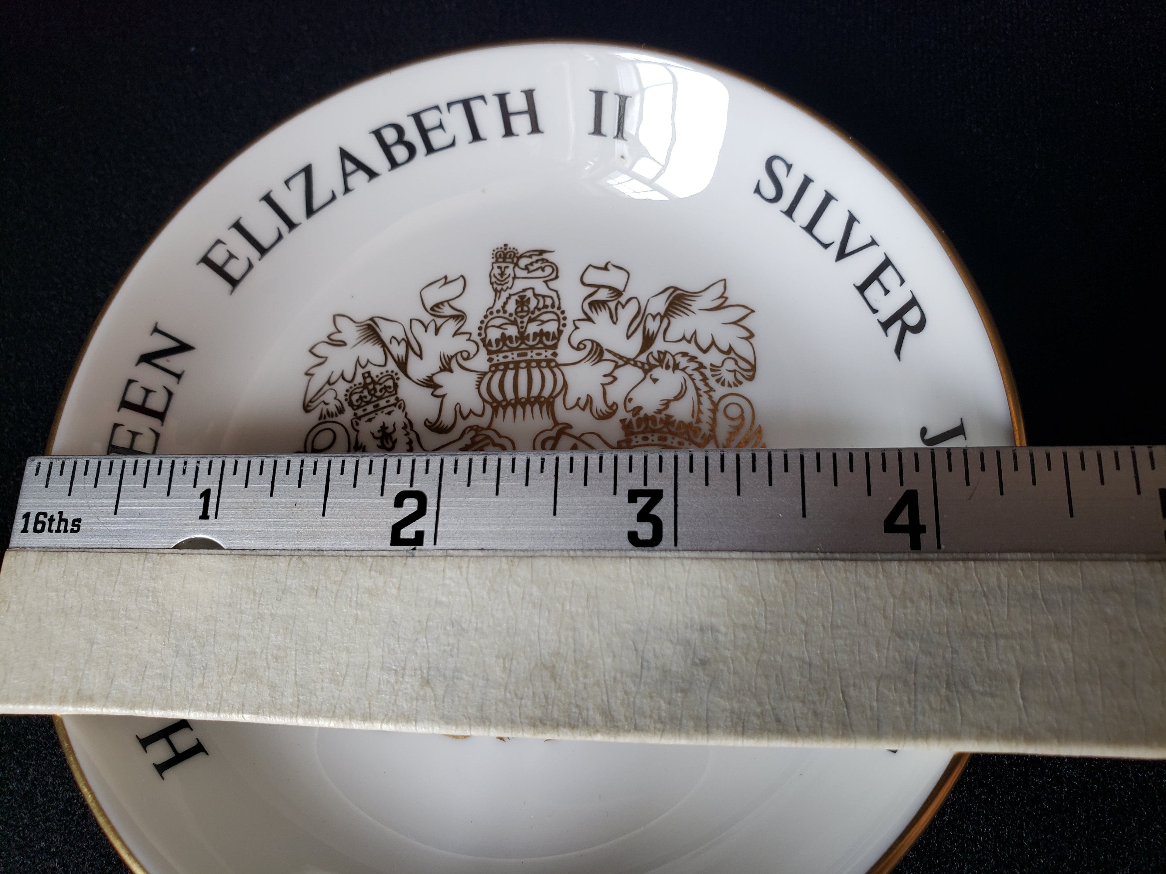 Vintage Royal Worcester H.M. Queen Elizabeth II Jubilee Dish 4-1/2" (lot 2085)