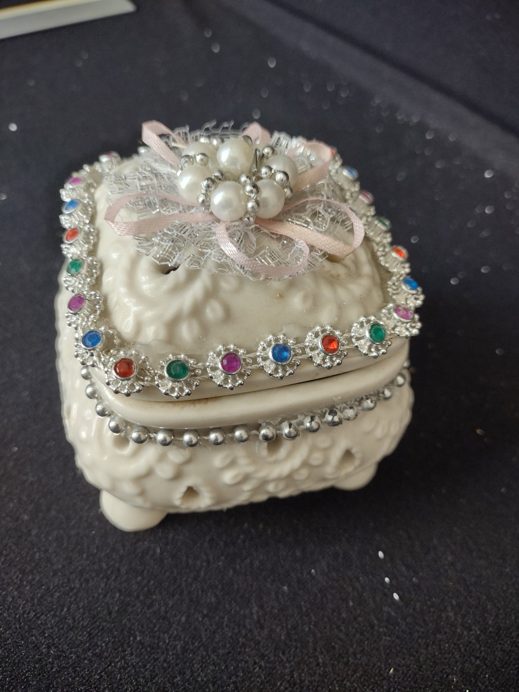 Ceramic Trinket Box (lot 2376)