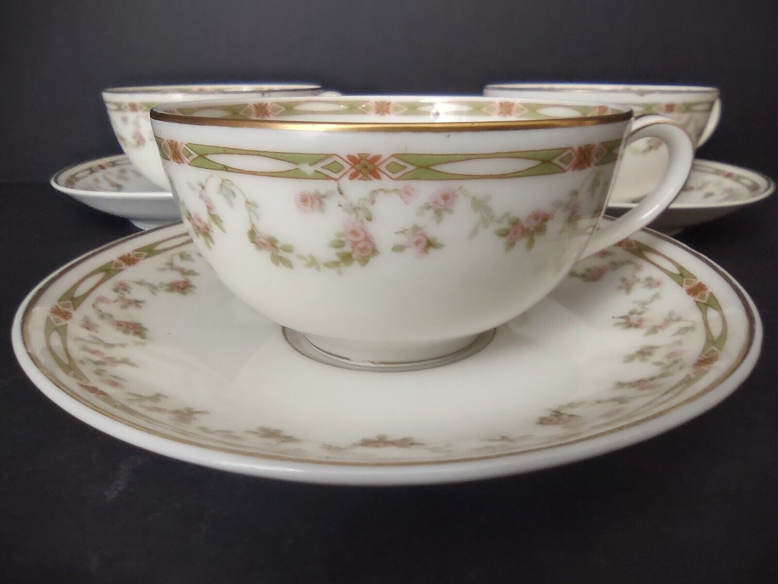 Haviland Limoges Schleiger 346 Red Rose 3 x Tea Cup (lot 542)