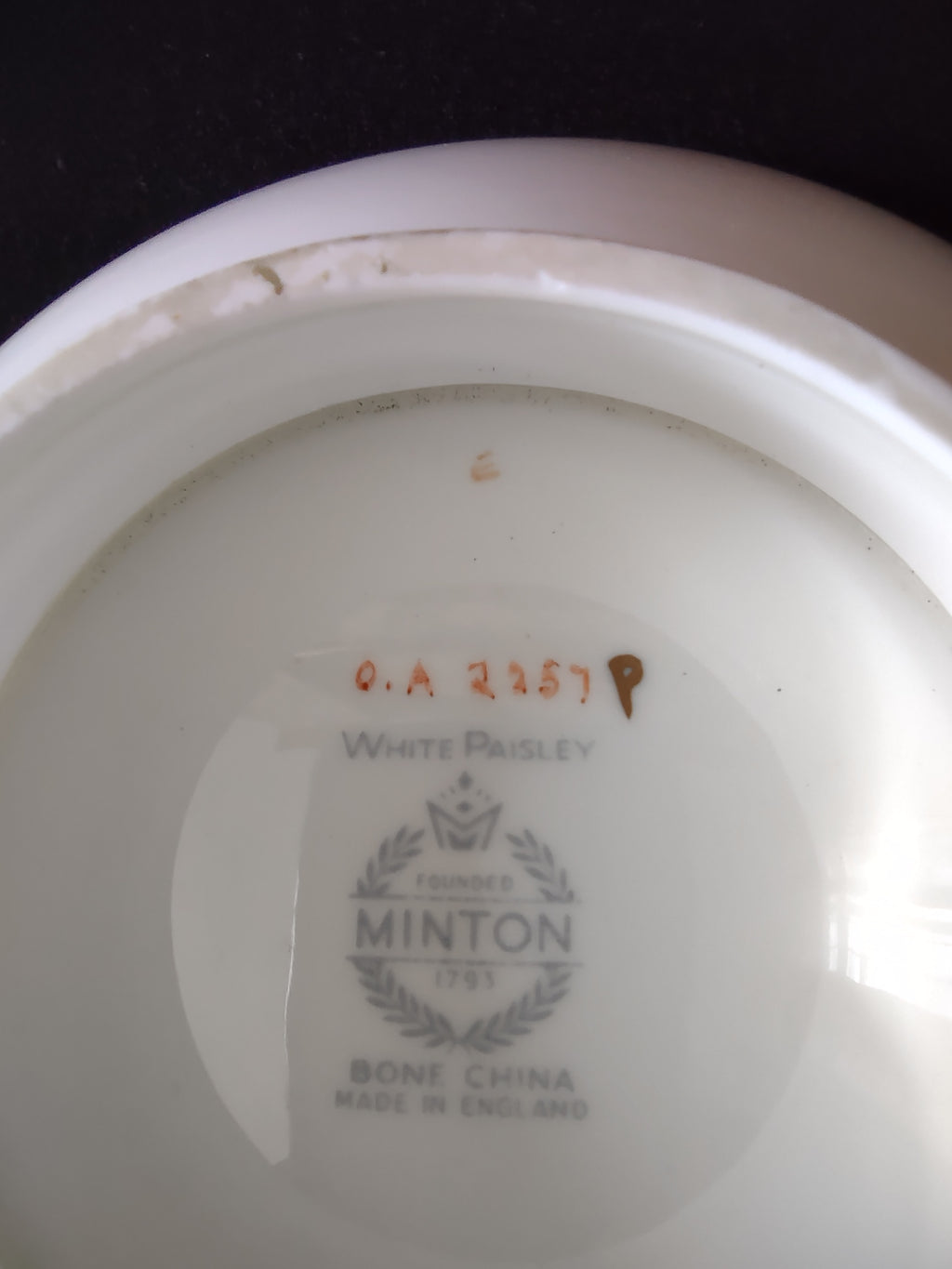 Vintage Minton White Paisley Vegetable Bowl Bone China Pedestal Foot (Lot 5516)