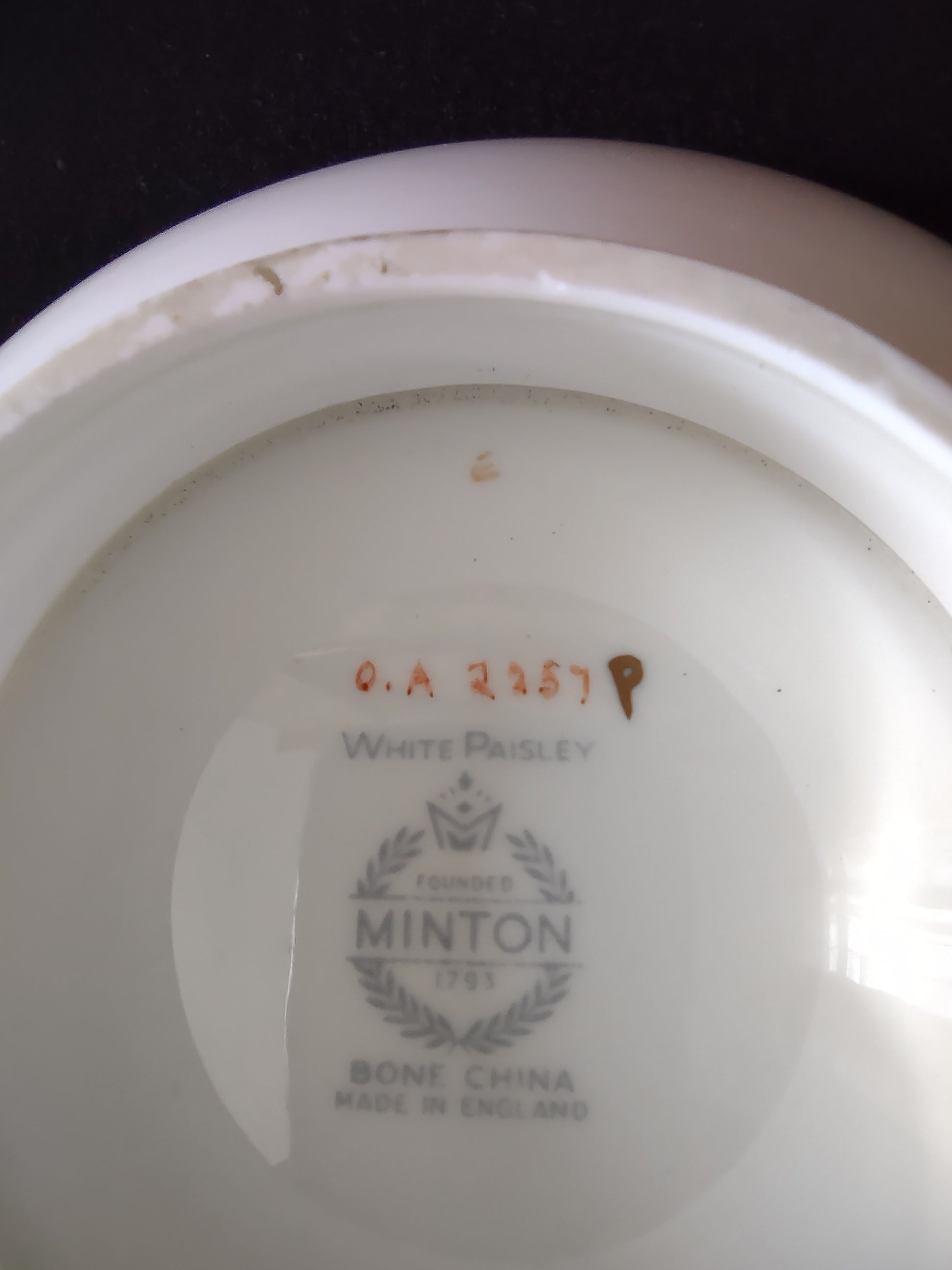 Vintage Minton White Paisley Vegetable Bowl Bone China Pedestal Foot (Lot 5516)