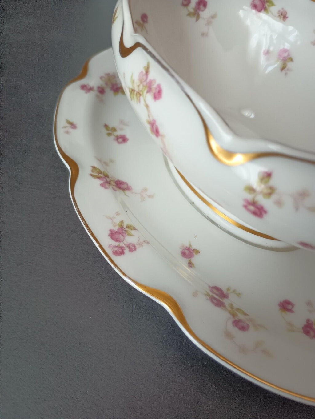 Haviland Limoges Set Vegetable Tureen Gravy Boat Gold Trim Roses (lot 372)