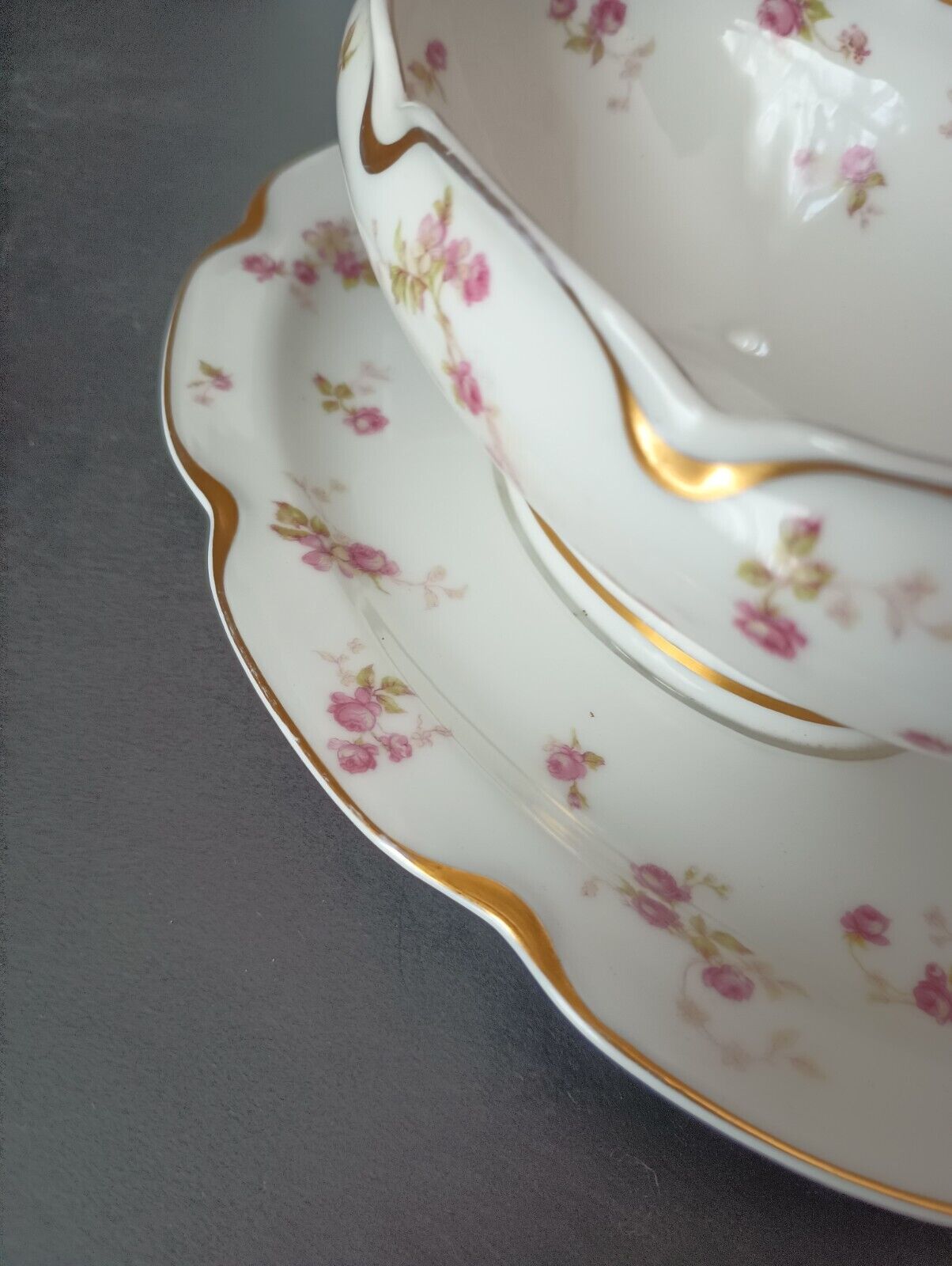 Haviland Limoges Set Vegetable Tureen Gravy Boat Gold Trim Roses (lot 372)