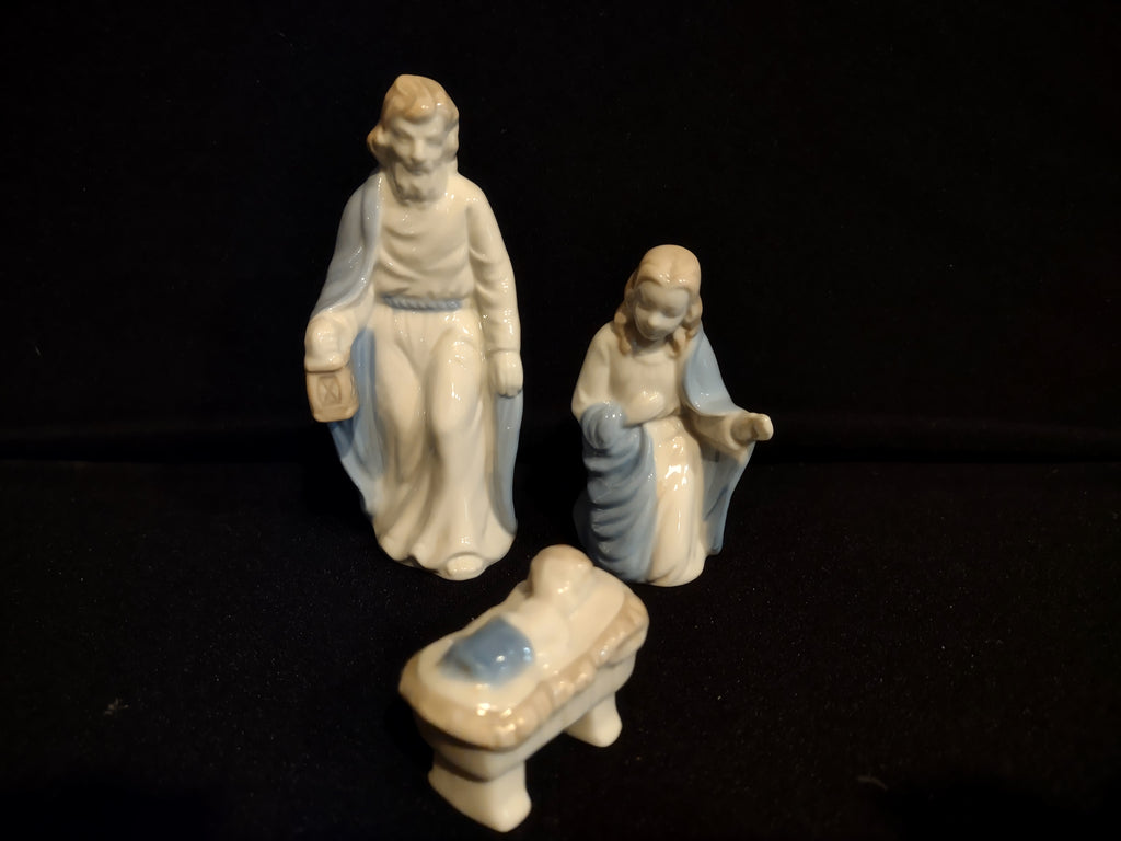 Vintage Christmas Nativity Sanmyro Japan Blue White Mary Joseph Baby (lot 2443)