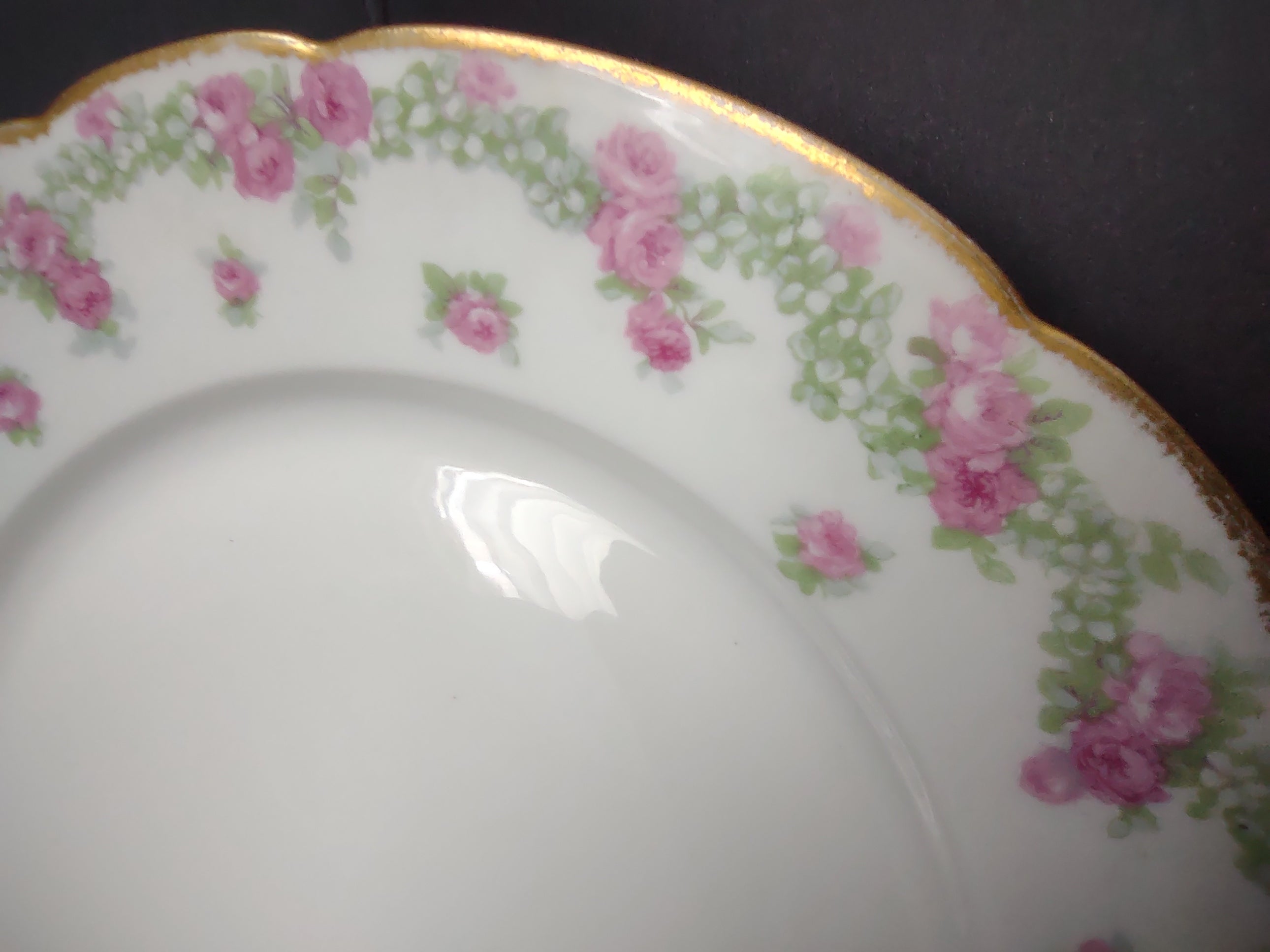 JP French Chic Floral Cottage Vintage Dinner Plate Rose Garland (lot 836)