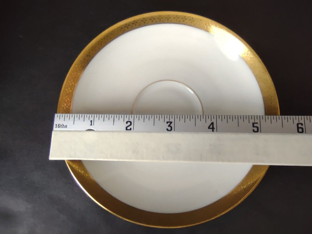 Haviland Limoges France Sophisticated Gold Trim White Teacup & Saucer (lot 656)