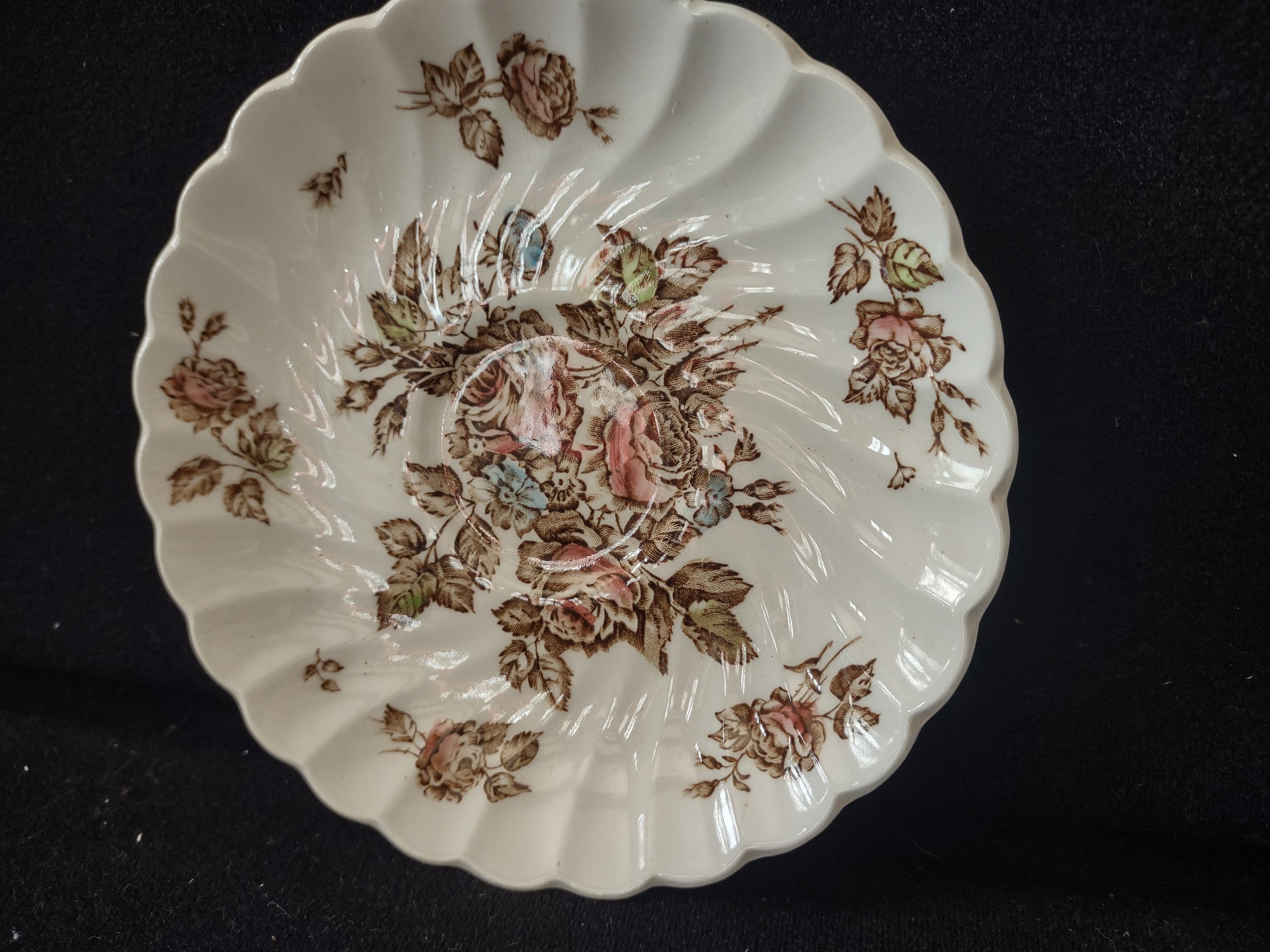 Vintage Johnson Bros England Ironstone Devon Sprays Saucer (lot 5600)