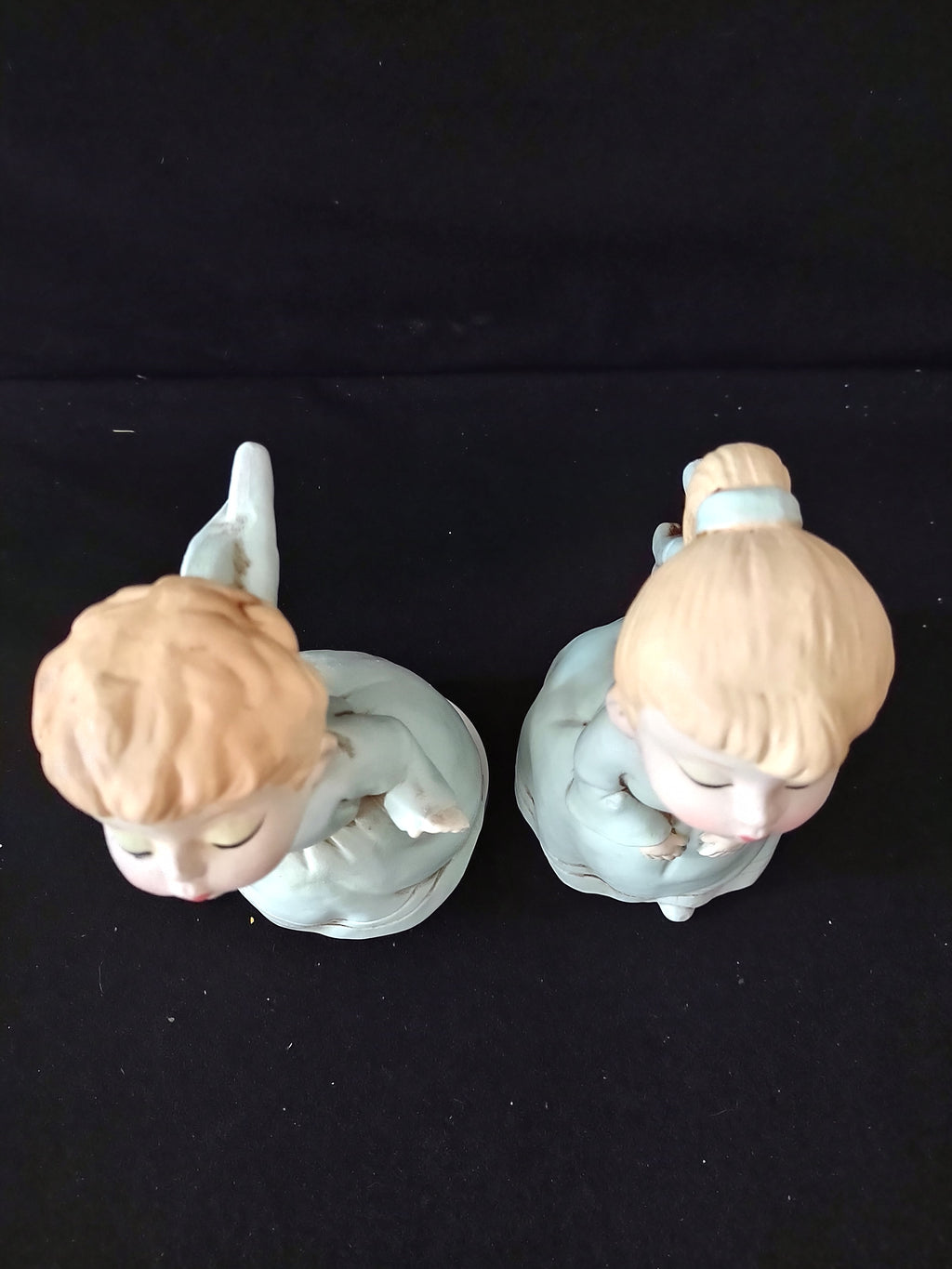 Vintage Ceramic Kissing Angels Japan Musical Where Do I Begin (Lot 3979)