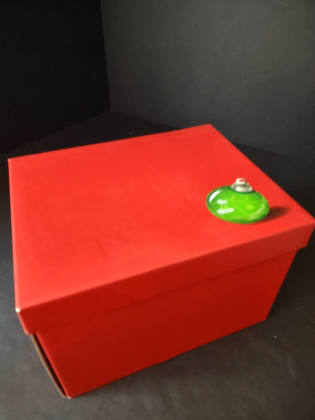 Christmas Color Changing Santa Ornament Gift Box (lot 1343)