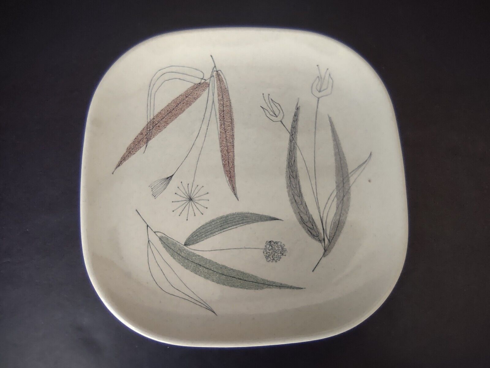 Franciscan Trio Dinner Plate (lot 443)