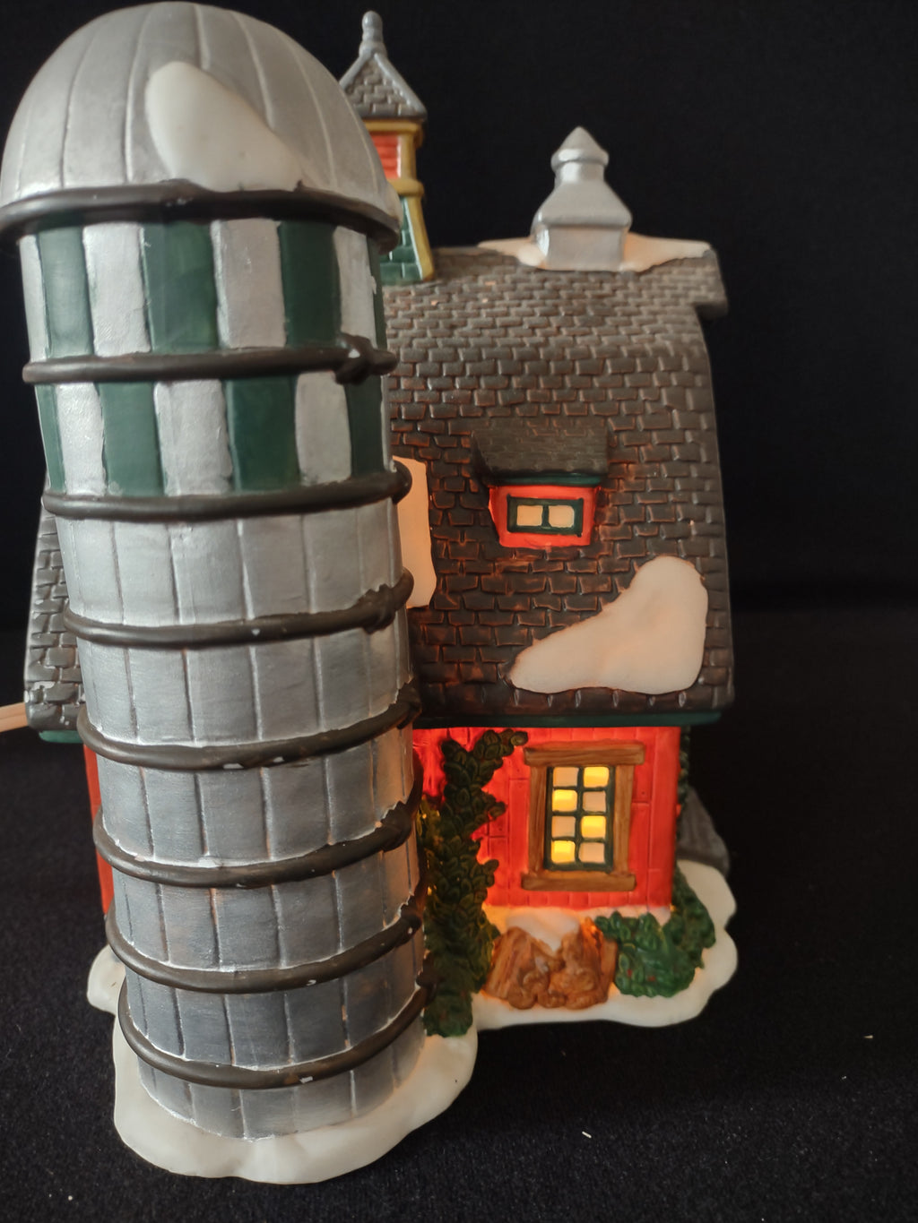 Vintage O'Well Lighted Red Barn Silo Christmas Village House (Lot 3681)