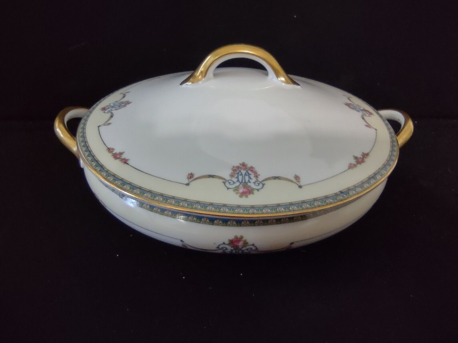 Noritake Laureate Round Covered Vegetable Soup Tureen Dish Gold Trim (lot 302)