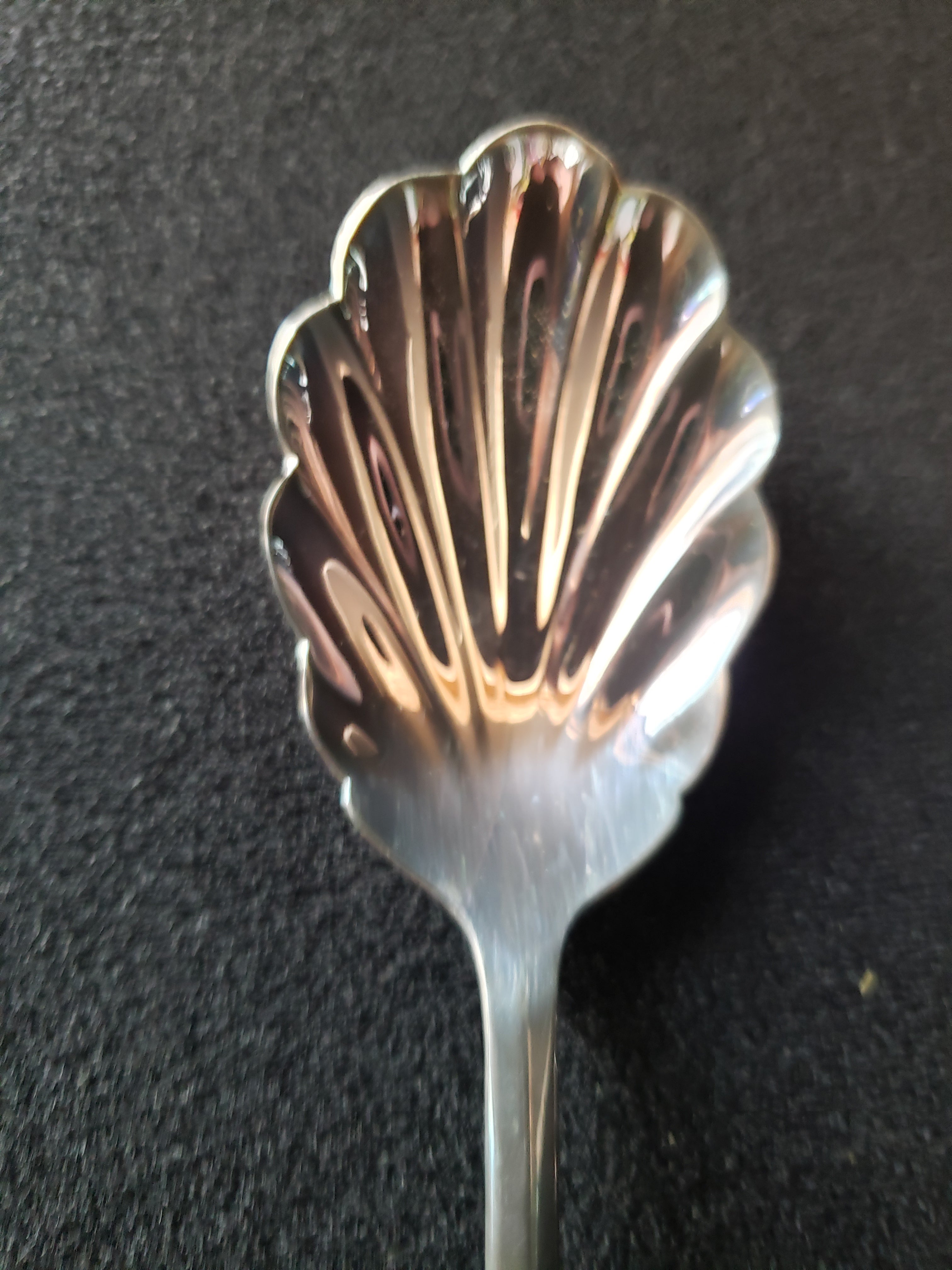 Vintage Oneida Silverplated 2 piece Party Dessert Set Tray Spoon (lot 2169)