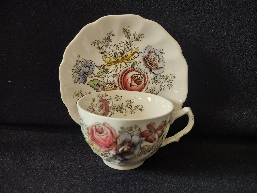 Vintage Johnson Bros Sheraton Ironstone England Teacup Saucer x 2 (lot 5619)